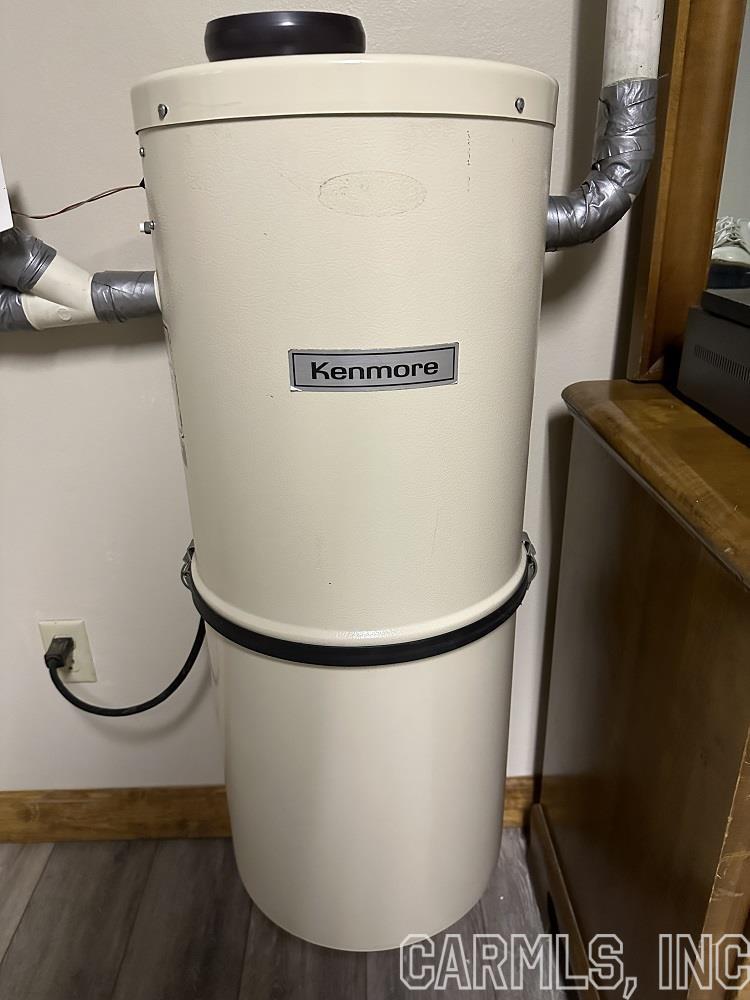 BAYWOOD - LAKE - Residential