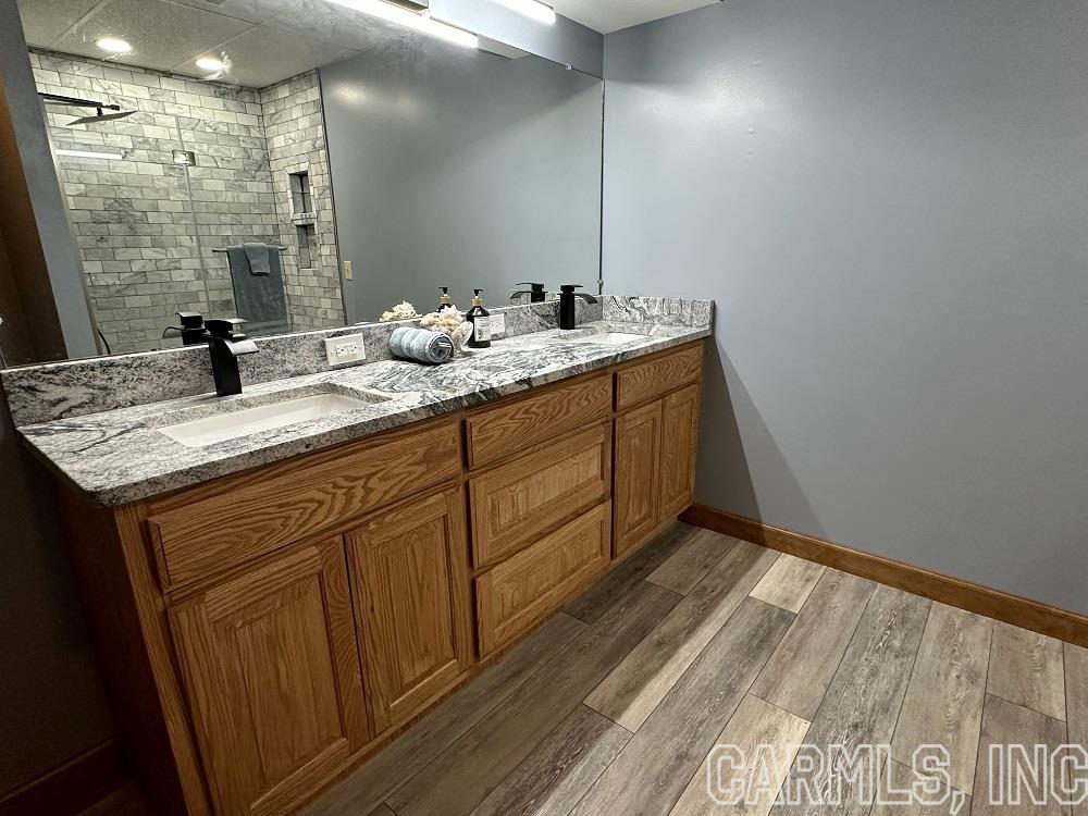 BAYWOOD - LAKE - Residential