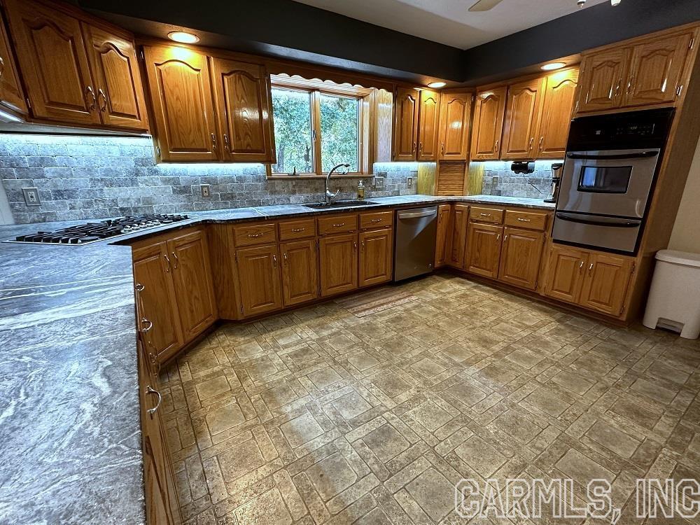 BAYWOOD - LAKE - Residential