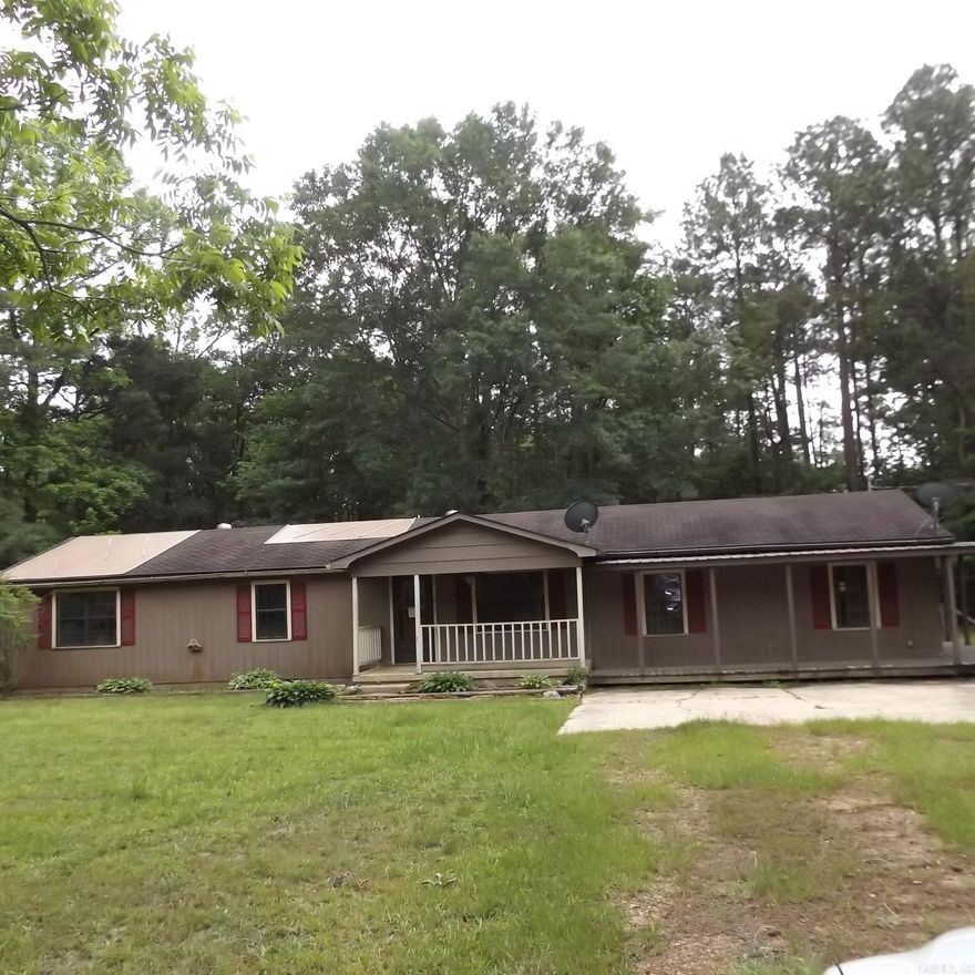 Country Home. 3 bedroom 1 bath country home. This home is located in the Coletown community and if country is what you want this is it.   THIS IS A FANNIE MAE PROPERTY.