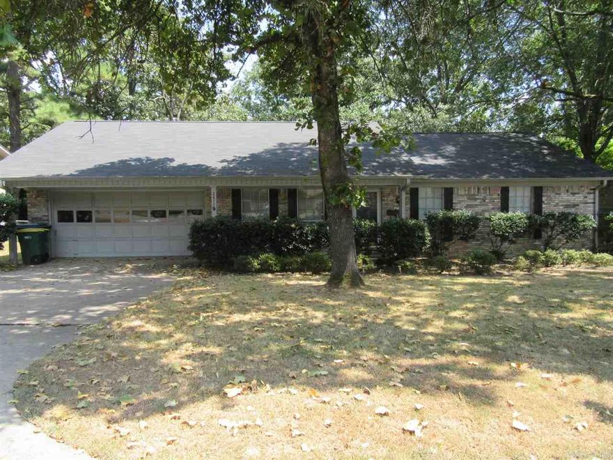 NEW ROOF AUGUST 2015! One level brick with two large living areas and huge level backyard. Wood flooring in den, great room, kitchen and hall. Very open floor plan- kitchen, dining and den. Fresh paint interior, new hot water heater and well insulated for low utility bills. Brick wall fireplace, covered front porch and well maintained.