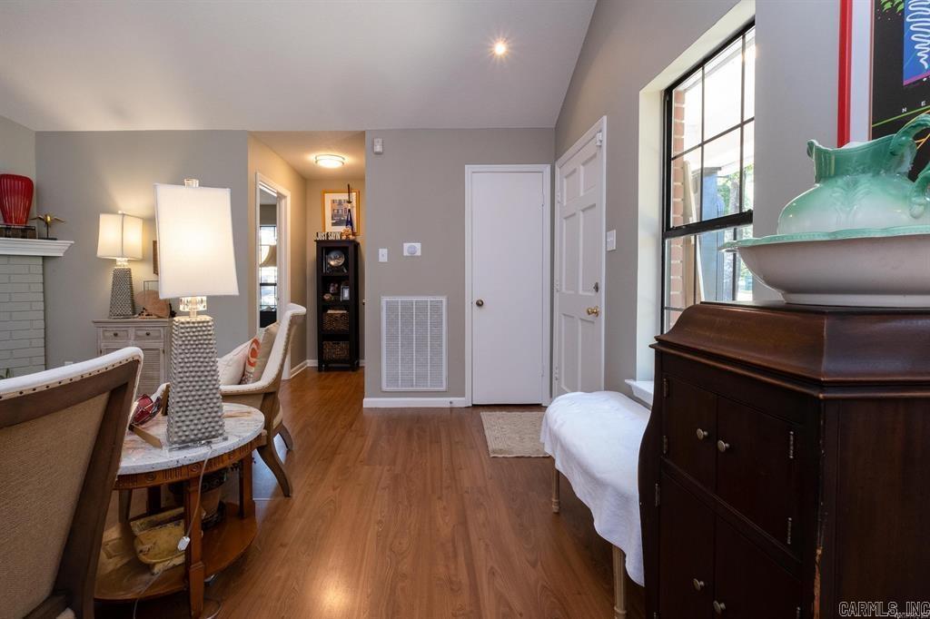 WOODLAND HILLS TO LR - Residential