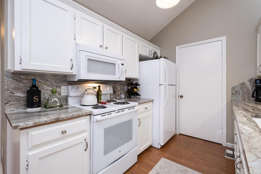 WOODLAND HILLS TO LR - Residential