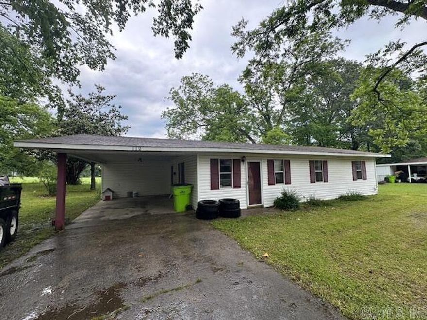 This home is in a great location near the schools & park.  ****AGENTS SEE REMARKS****