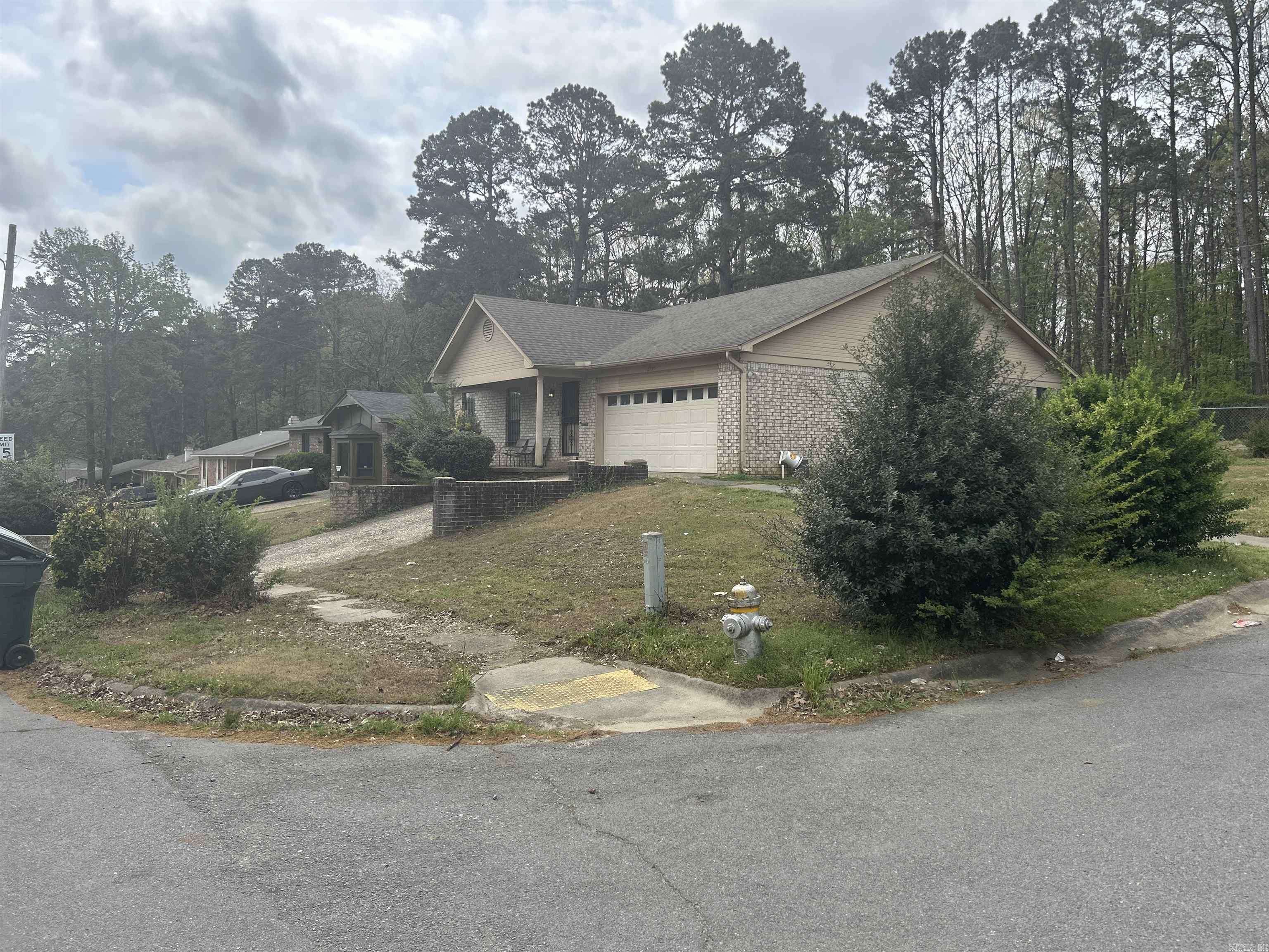 TWIN LAKES - Residential