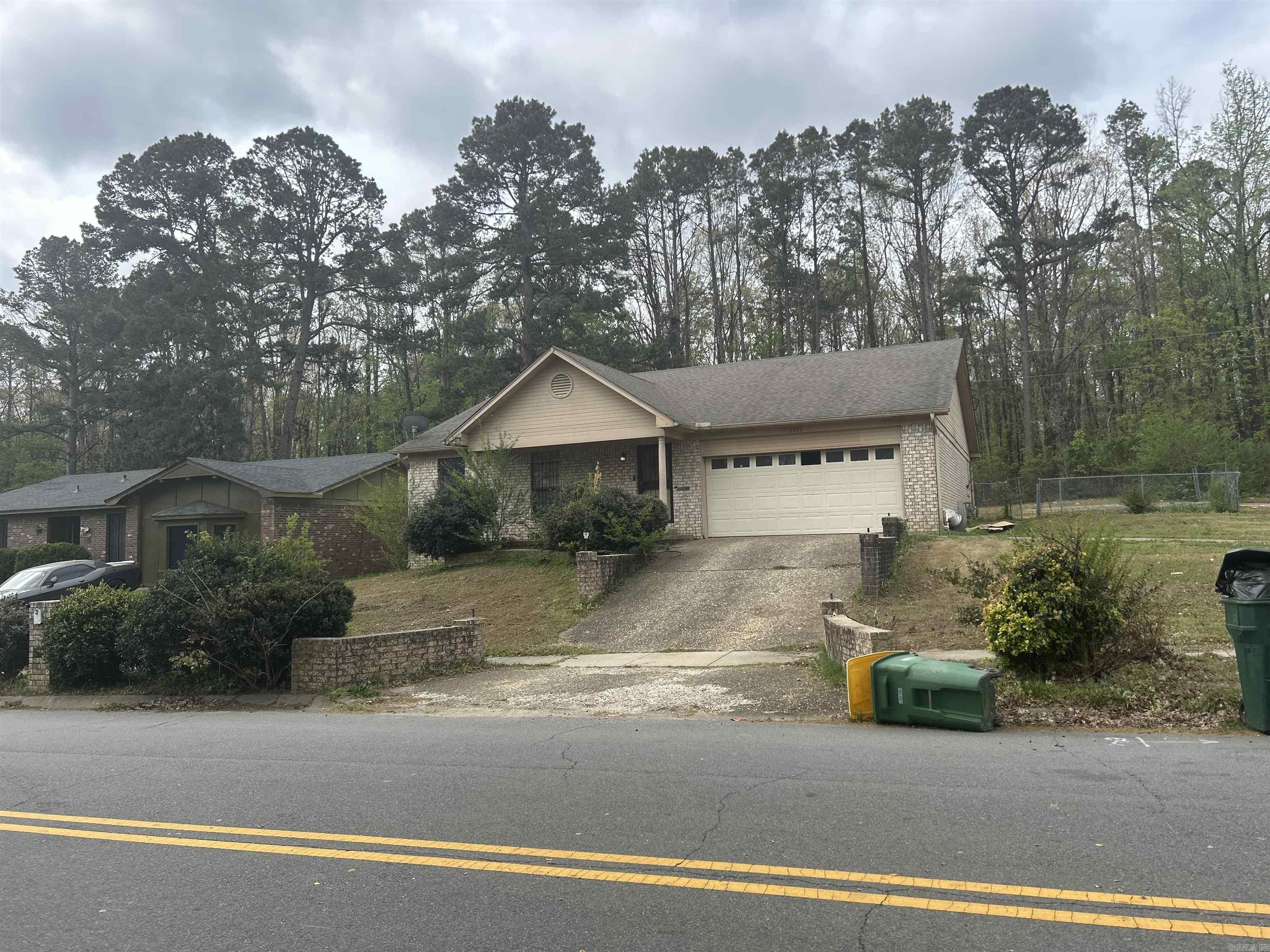 TWIN LAKES - Residential