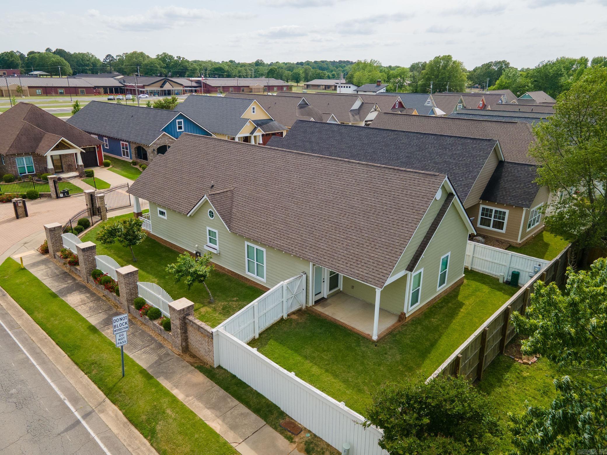 HOMES OF STONEBROOK COVE (THE) - Residential