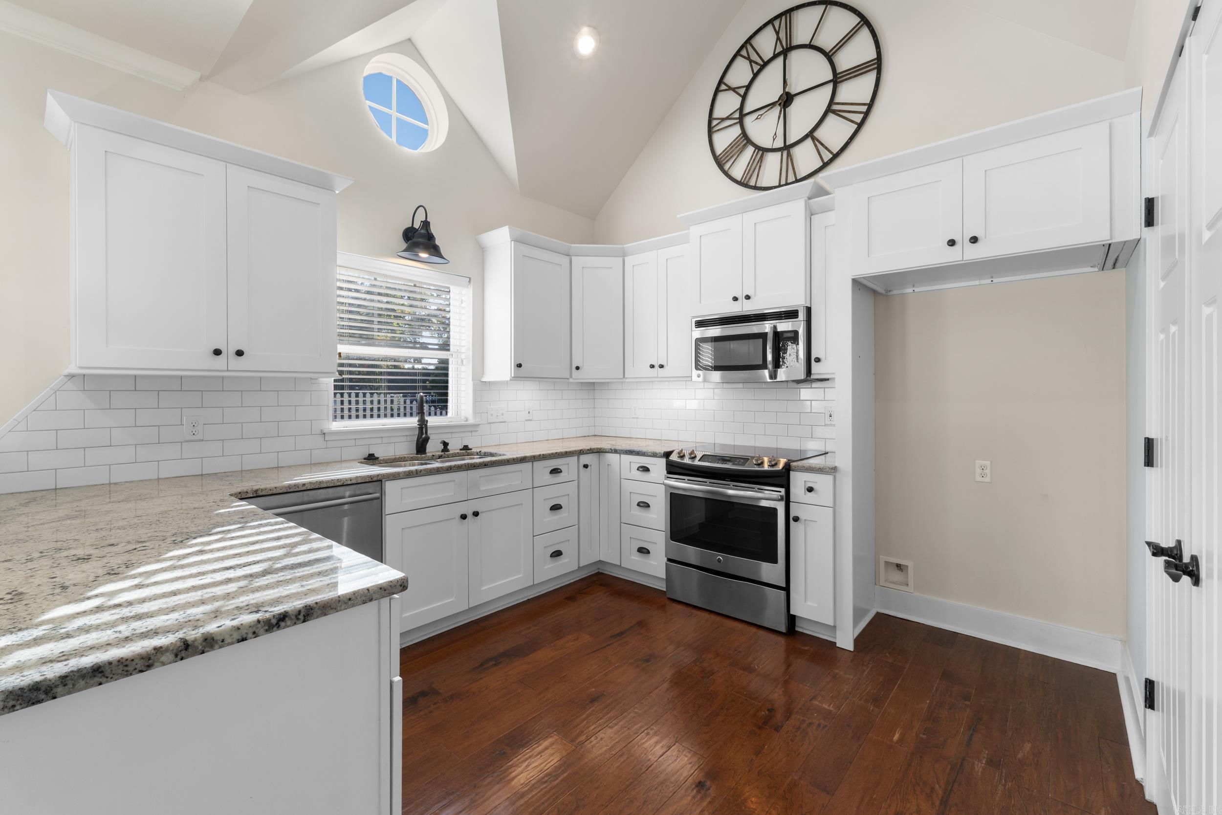 HOMES OF STONEBROOK COVE (THE) - Residential