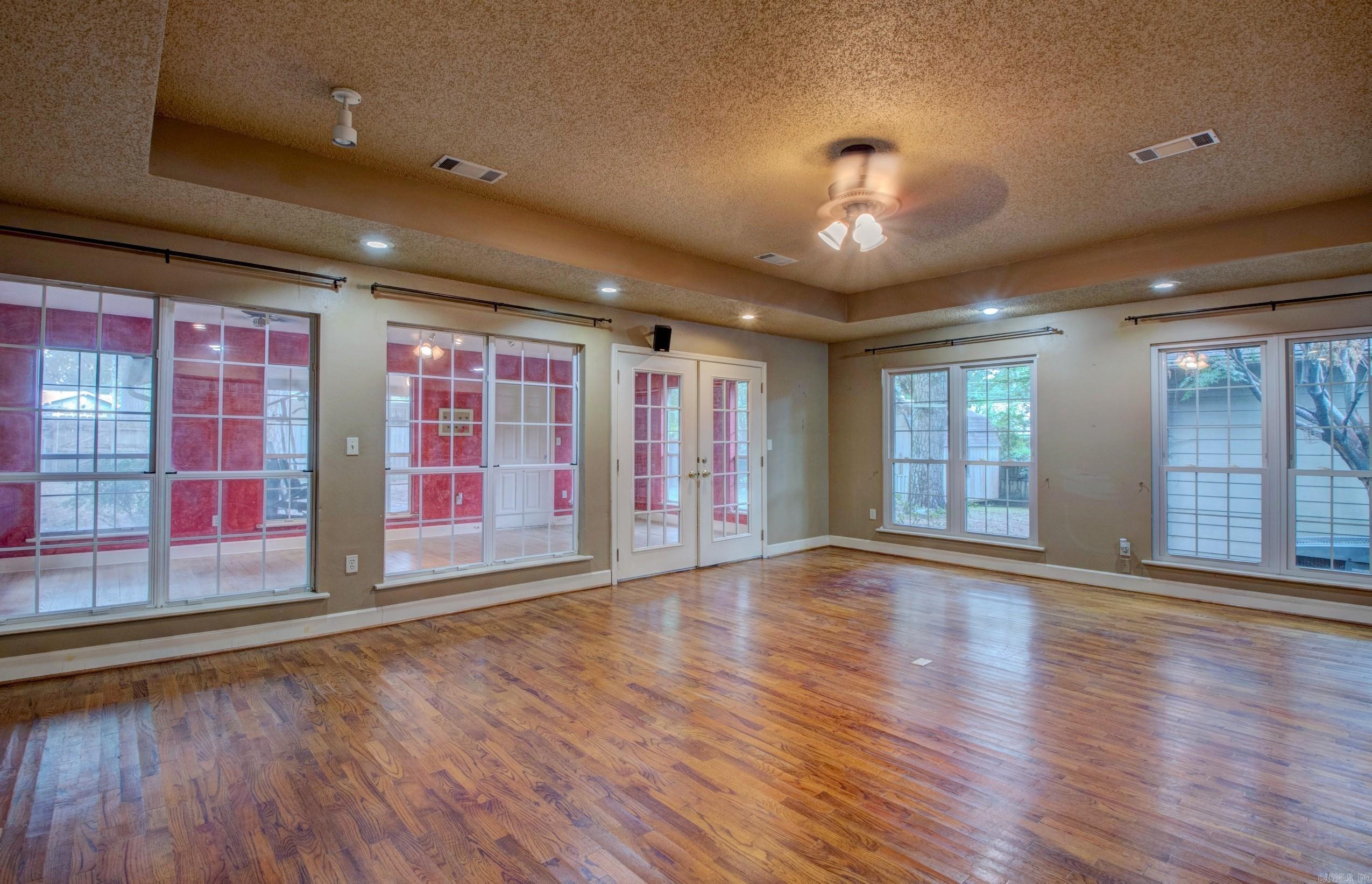 NORTH LAKEVIEW - Residential