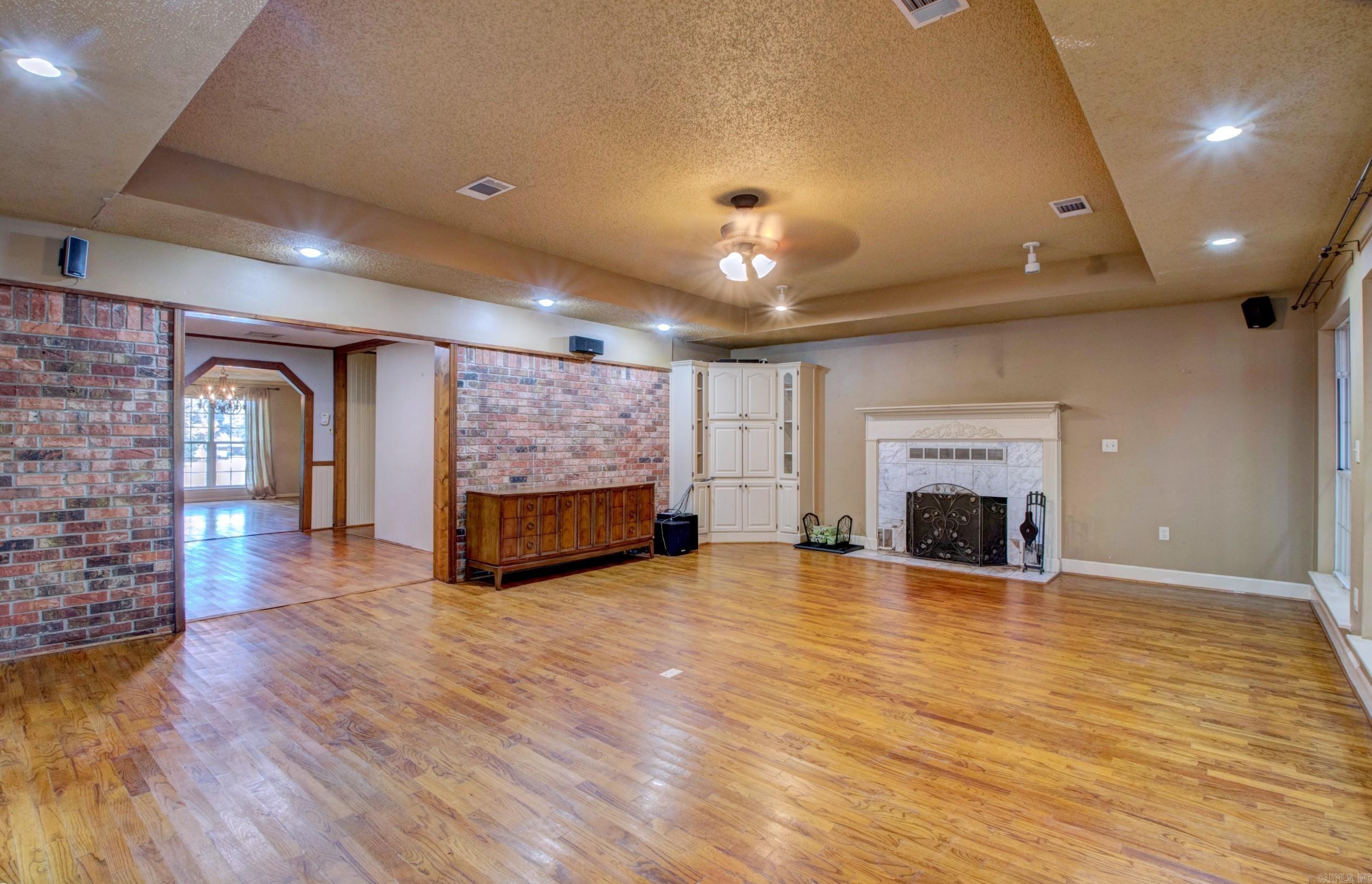 NORTH LAKEVIEW - Residential