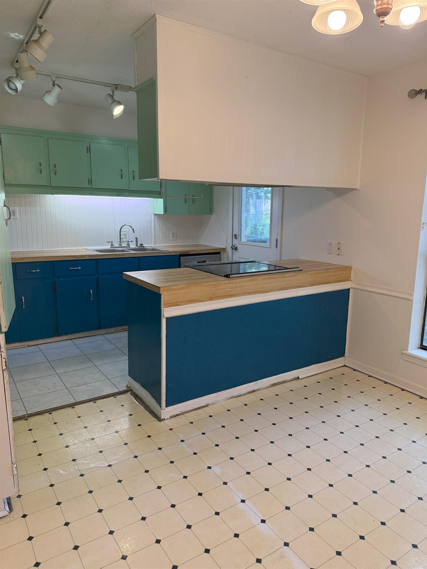 MEADOW LARK SUB - Residential