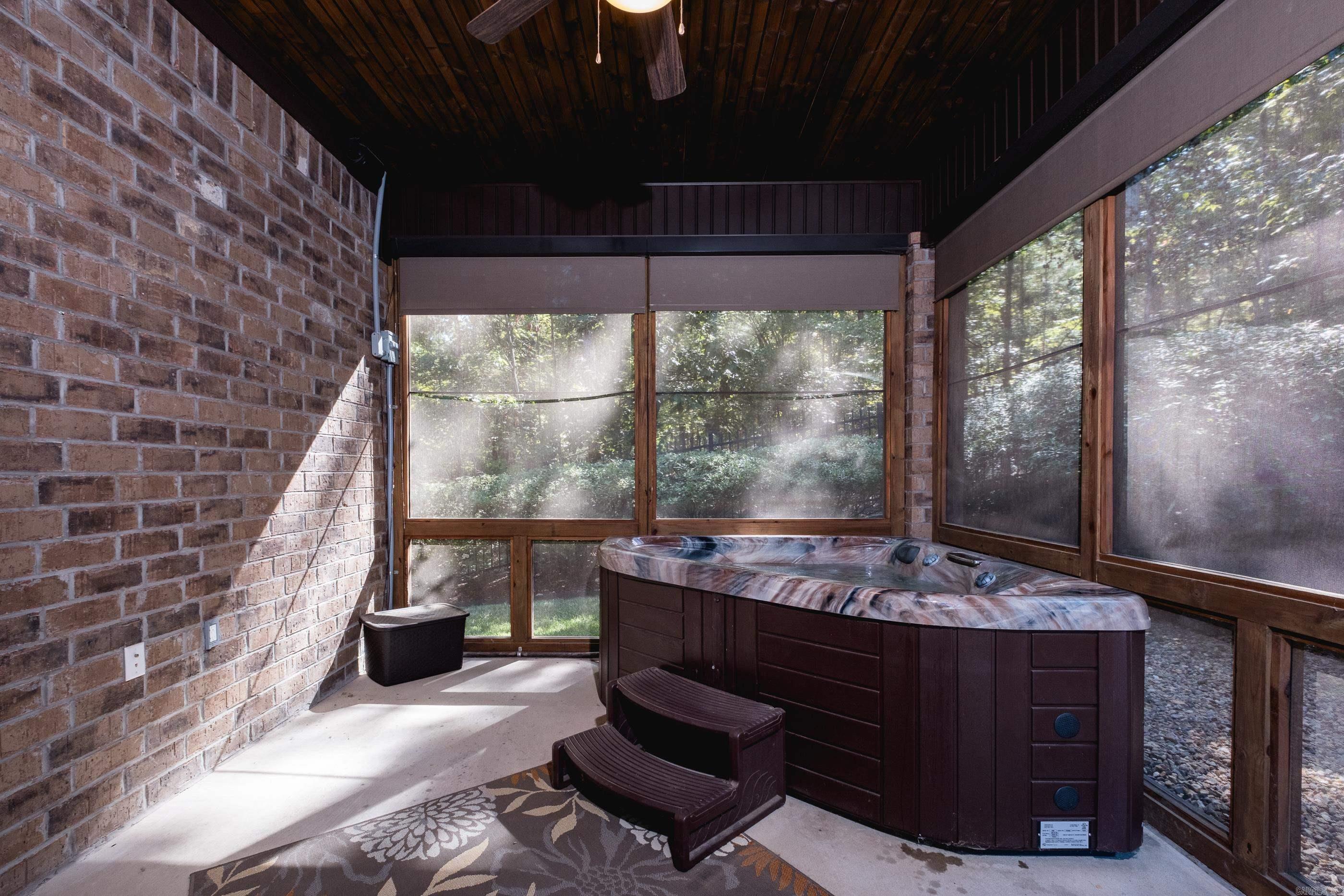 WOODLANDS EDGE - Residential