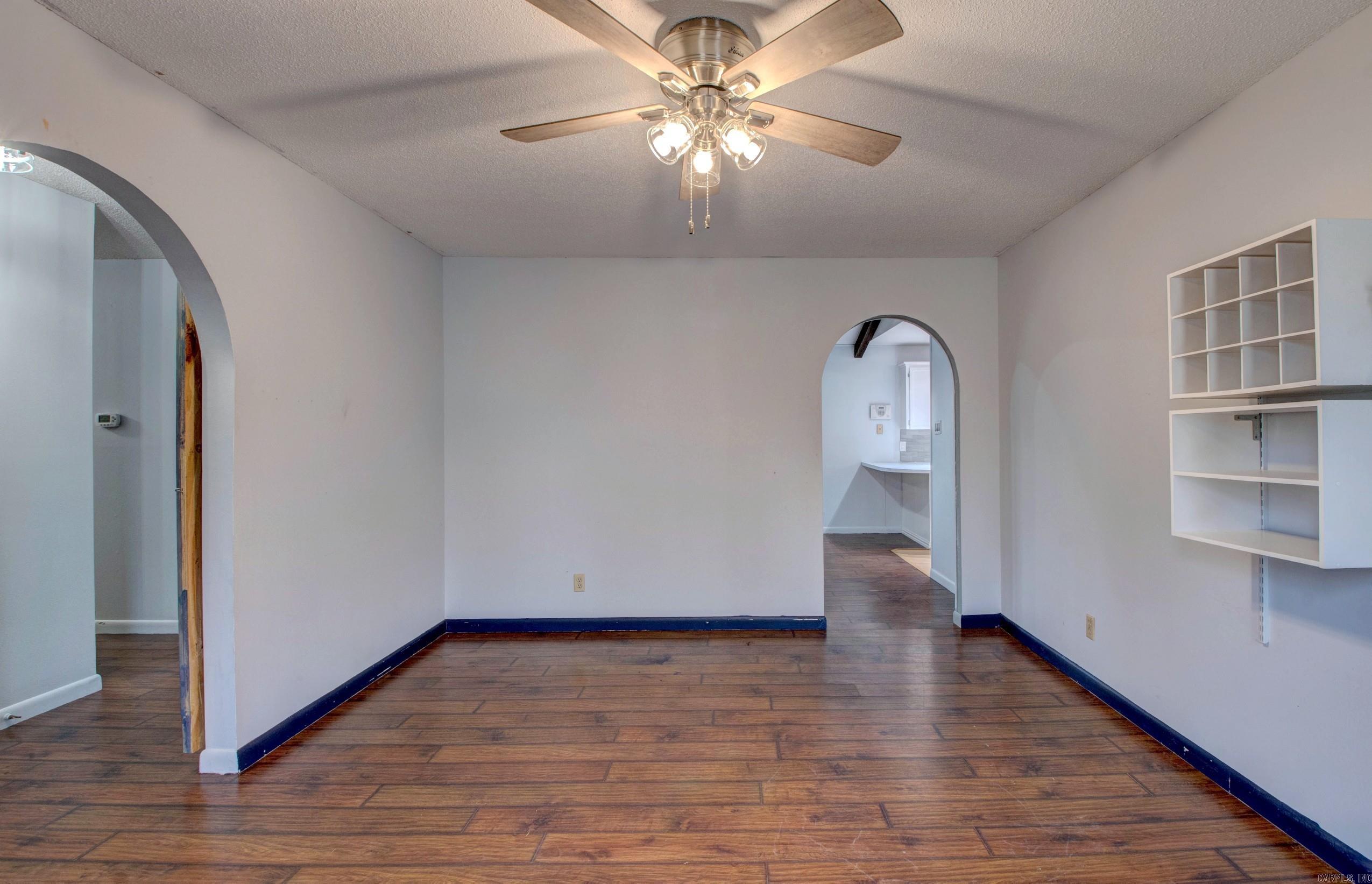 COUNTRY CLUB PARK - Residential