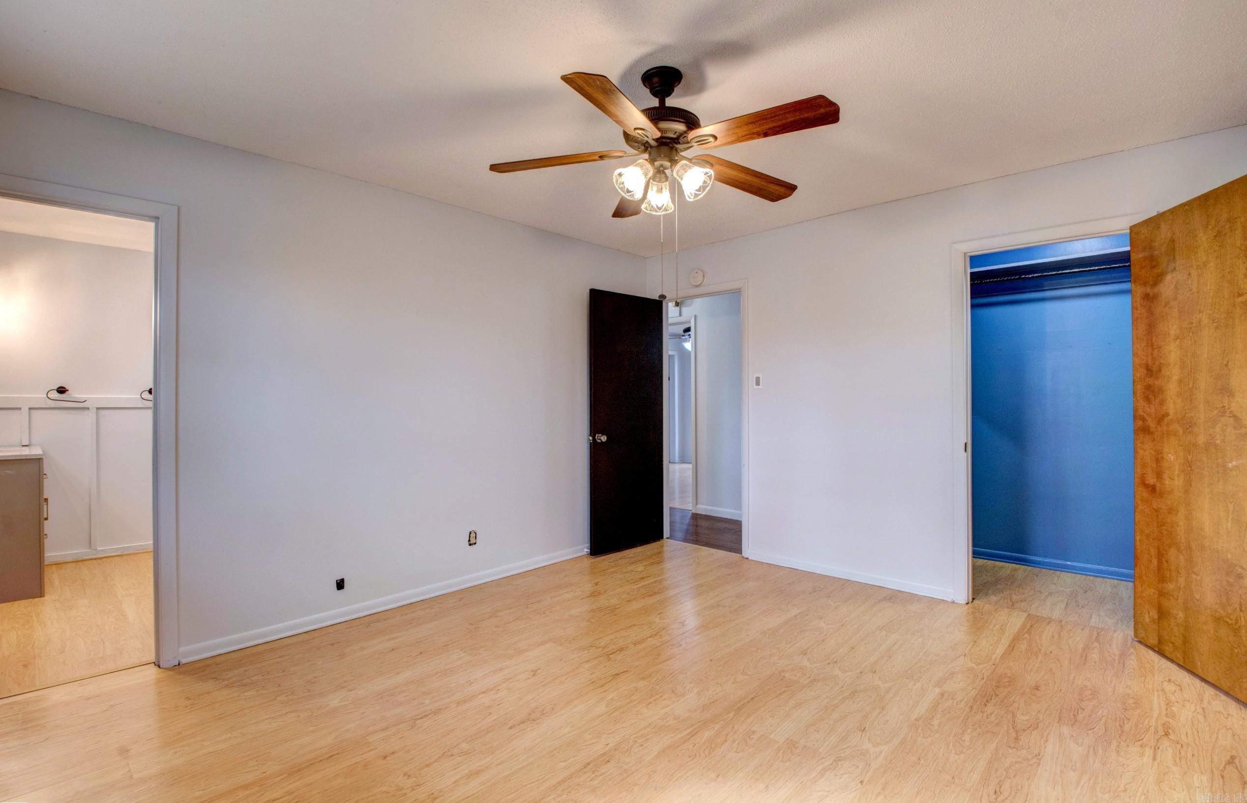 COUNTRY CLUB PARK - Residential