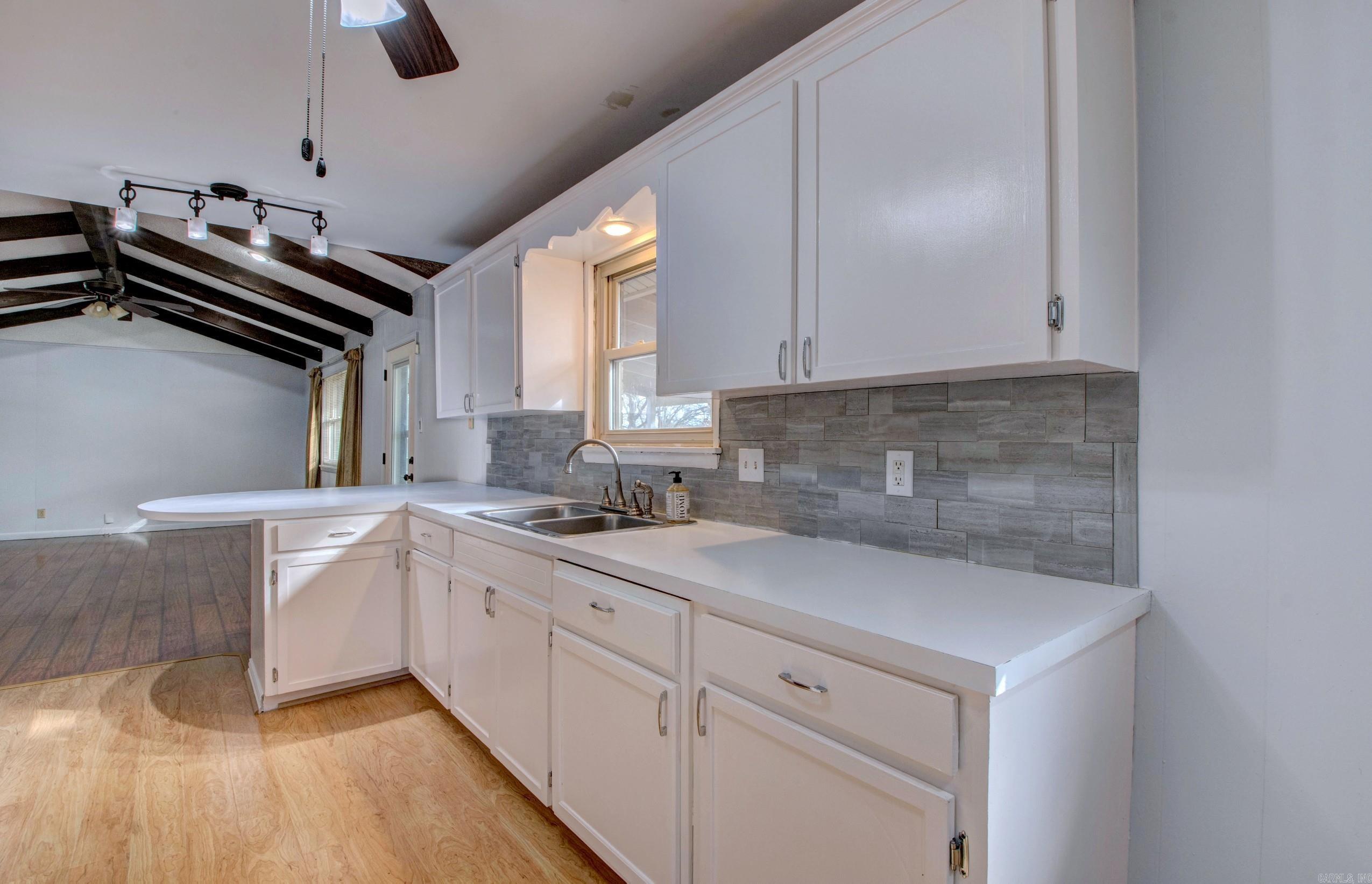 COUNTRY CLUB PARK - Residential