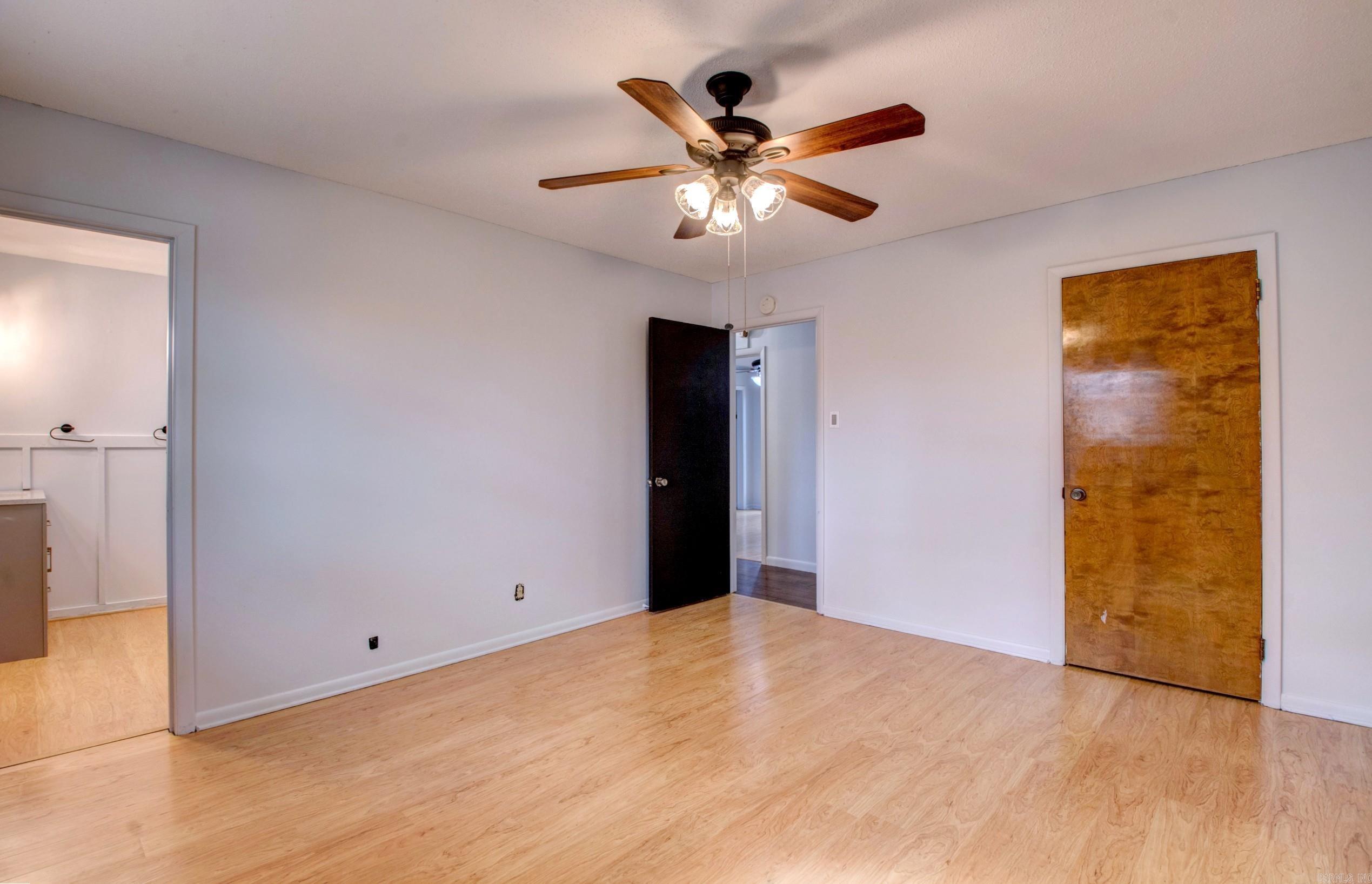 COUNTRY CLUB PARK - Residential