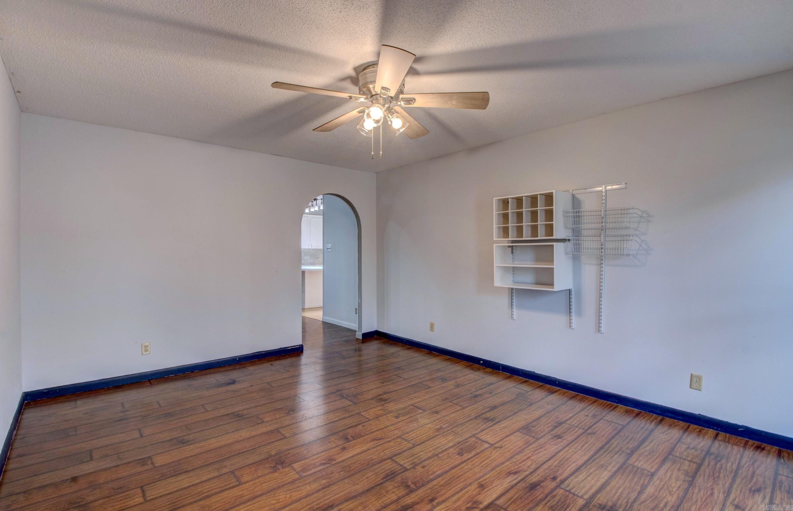 COUNTRY CLUB PARK - Residential