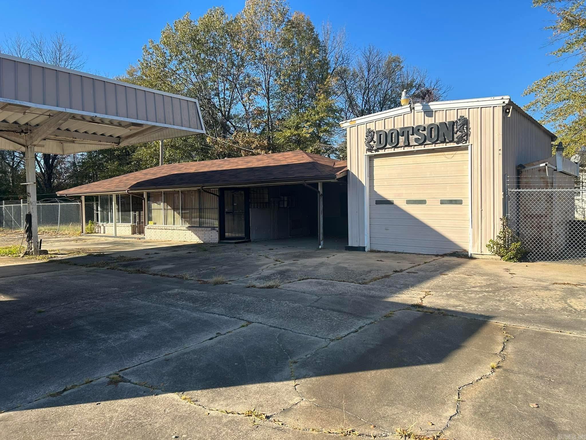 Check out this business opportunity on a major thoroughfare in the city's first ward! Auto sales, retail, and many more options here! Call today!!
