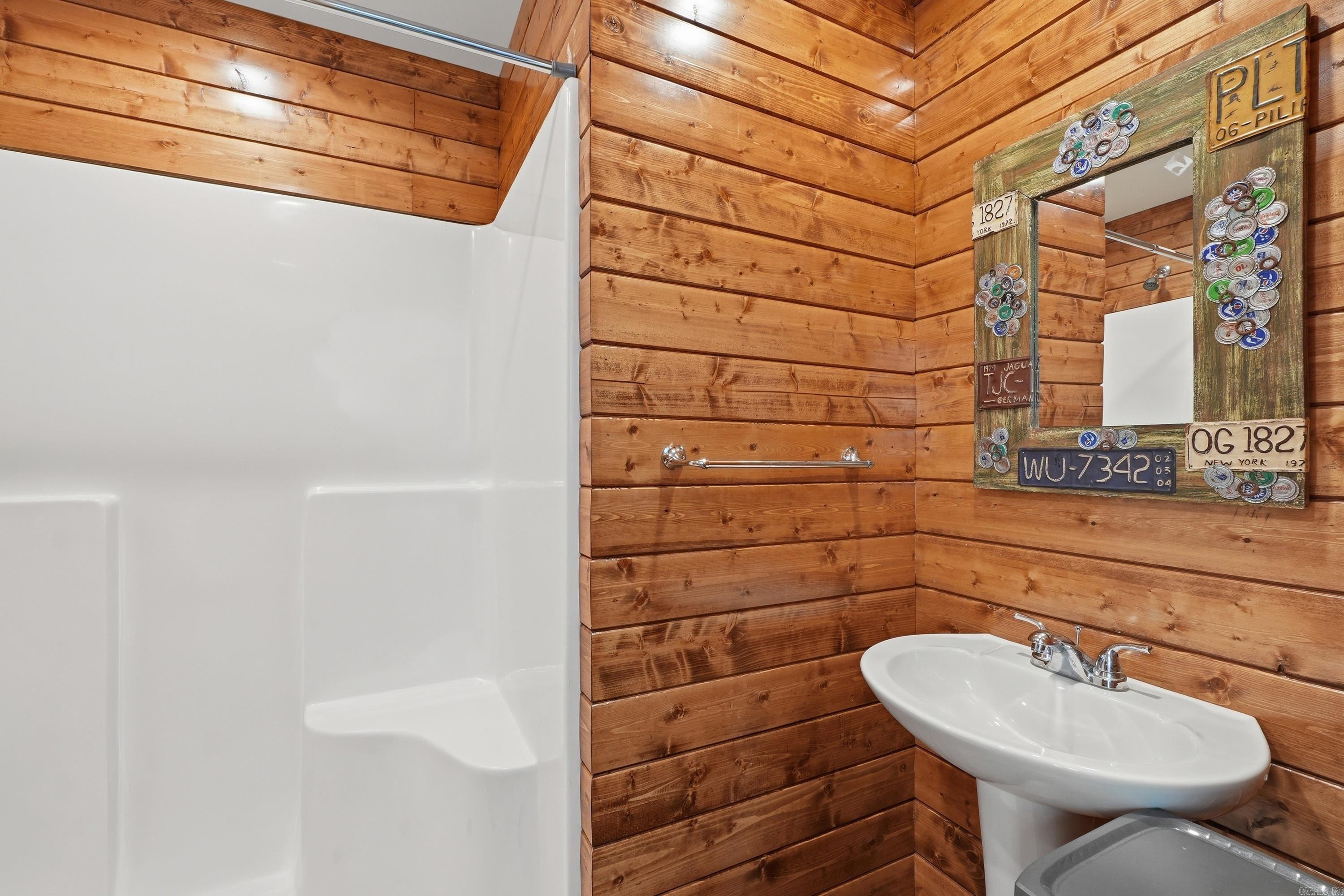 WHISPERING SPRINGS - Residential