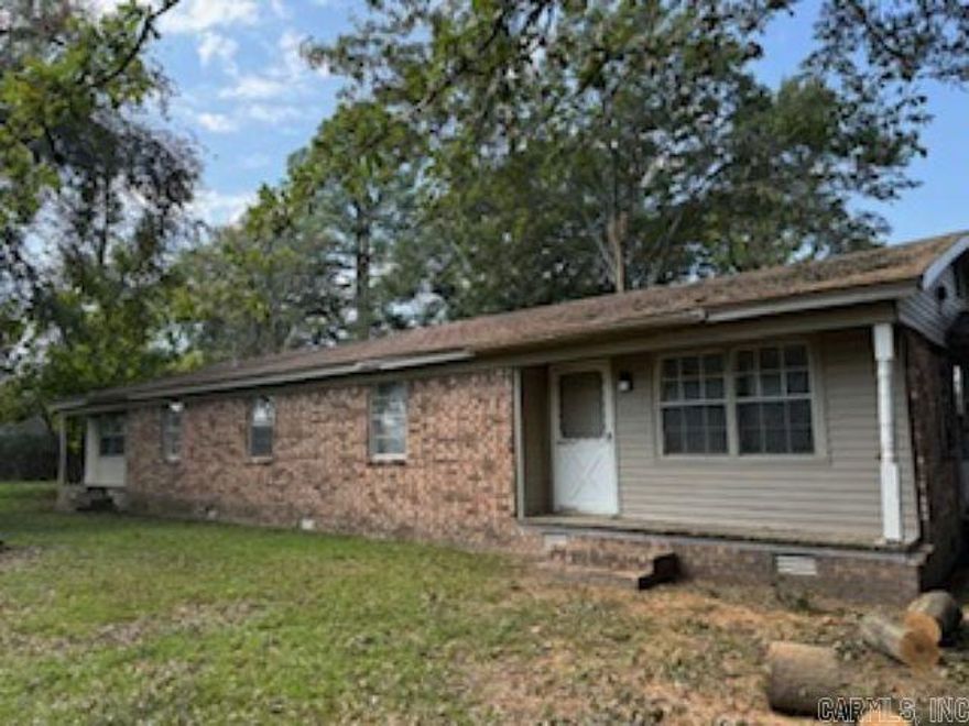 Great investment property just needs some TLC.