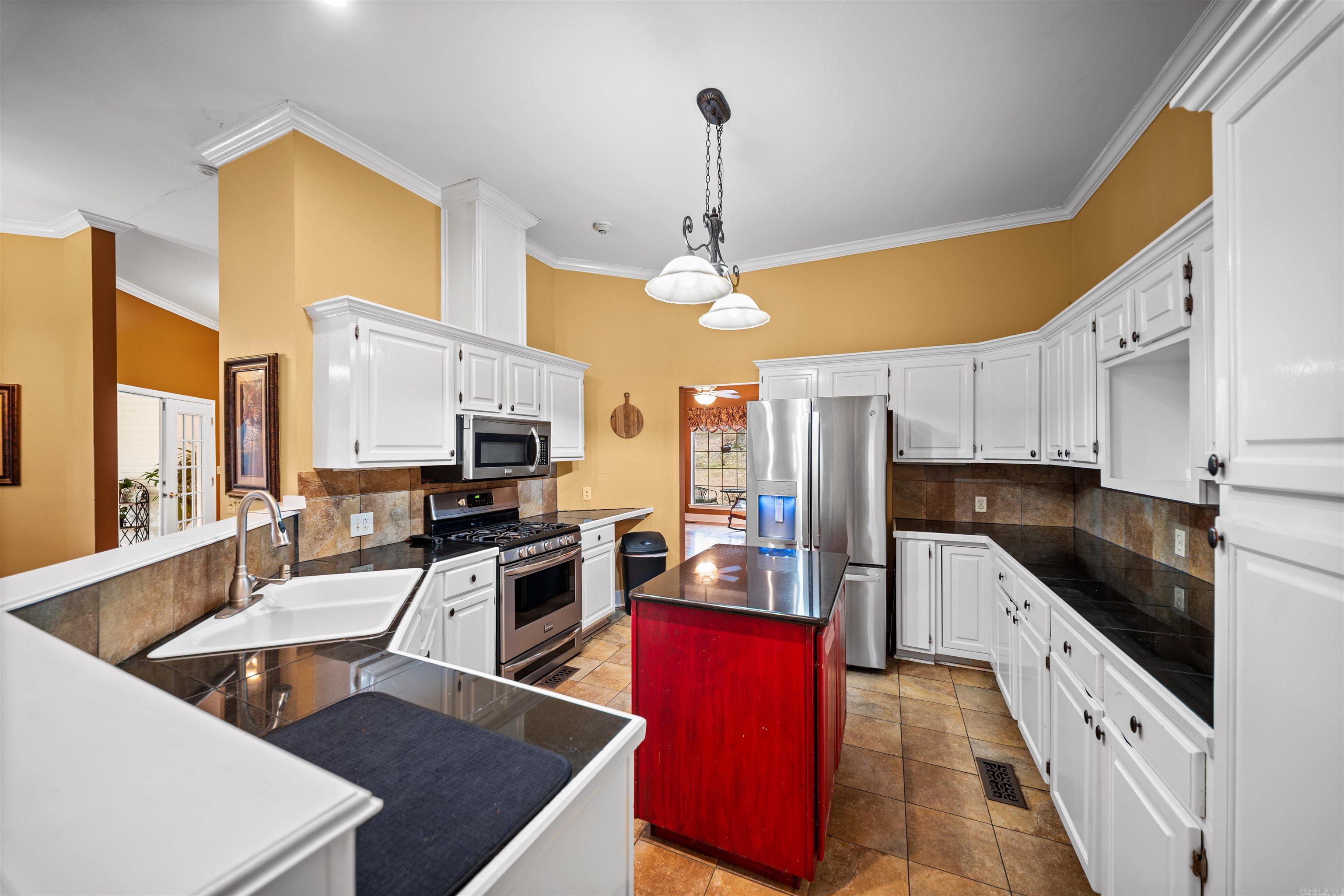 PEBBLE LAKE - Residential