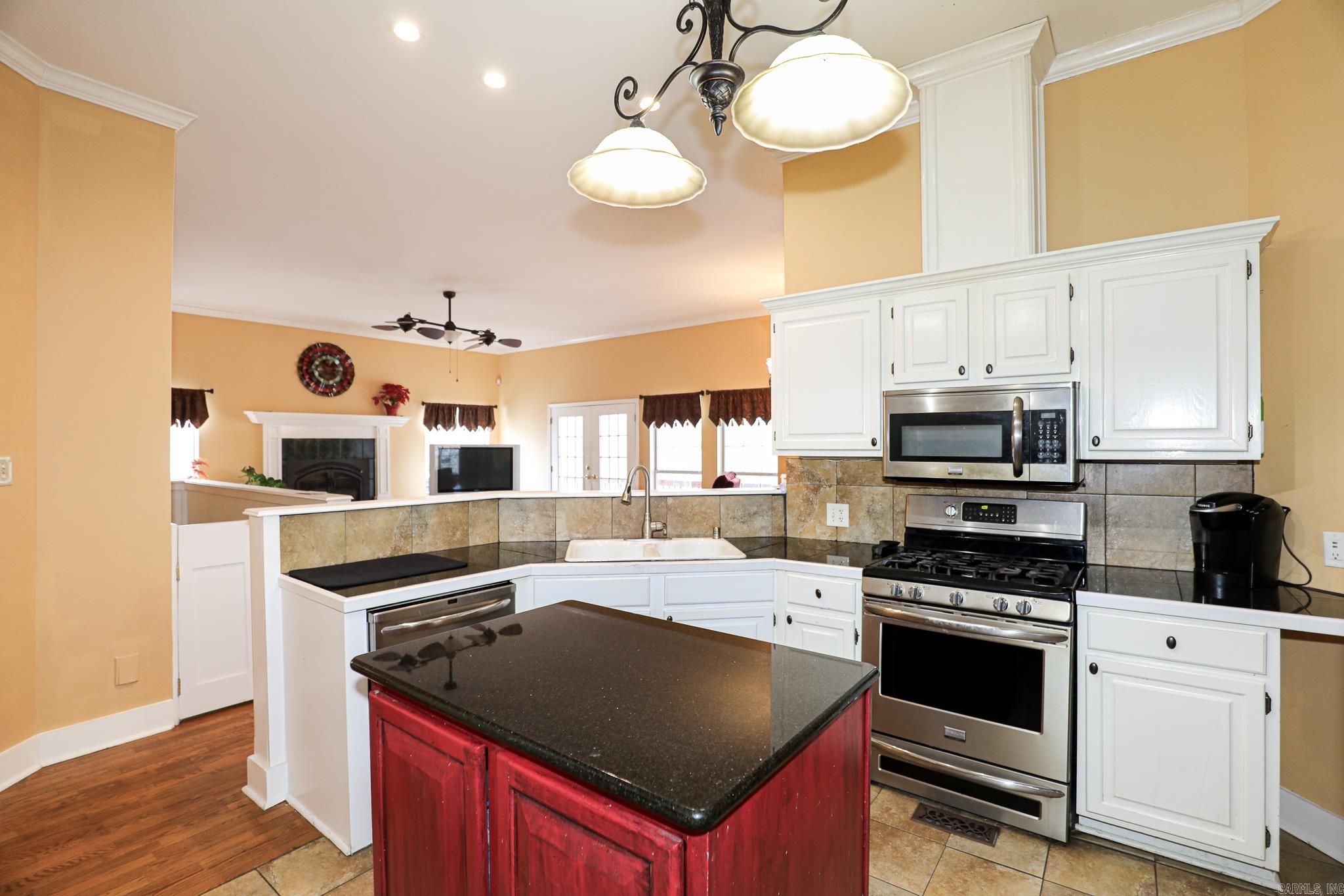 PEBBLE LAKE - Residential