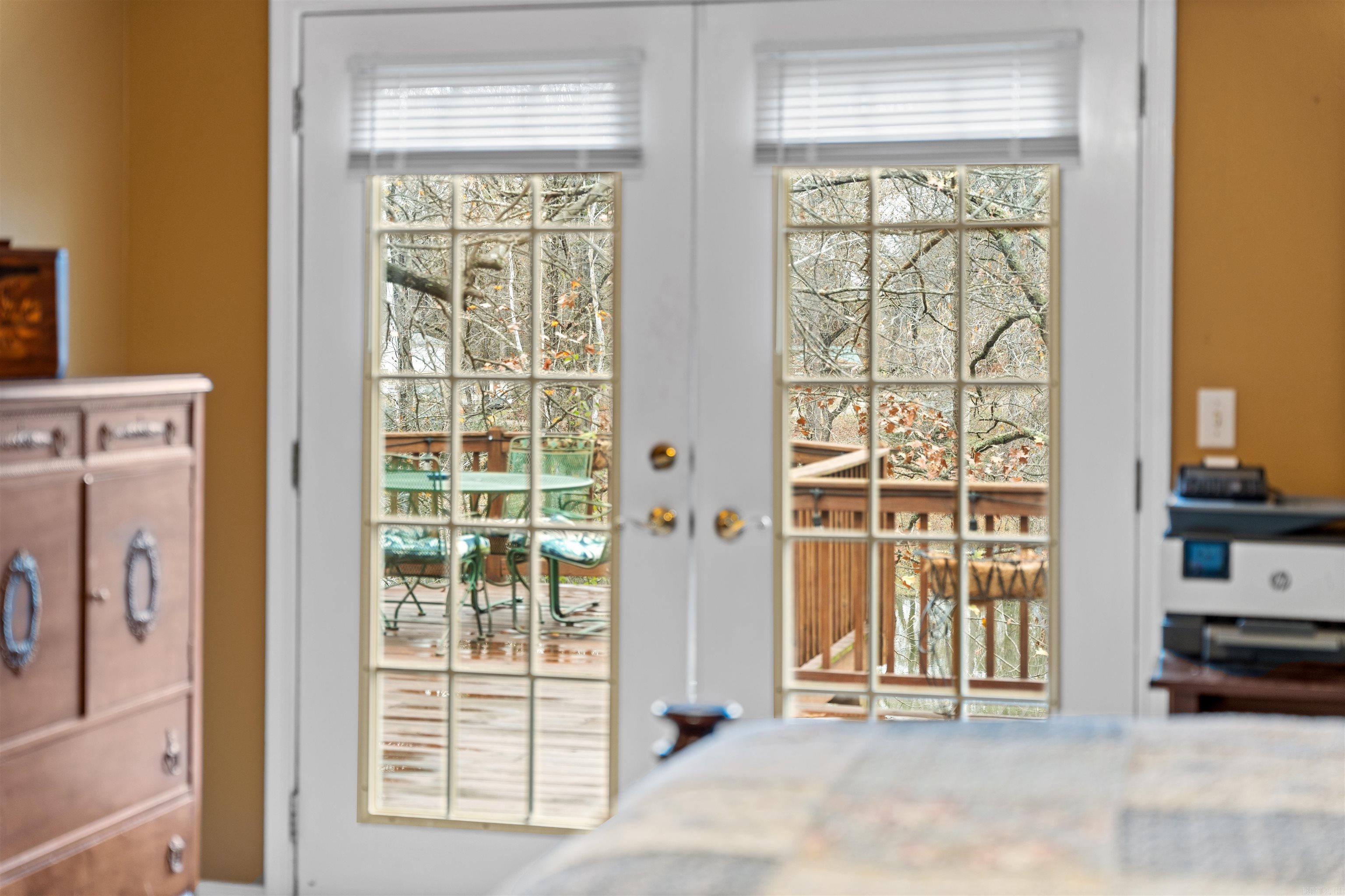 PEBBLE LAKE - Residential