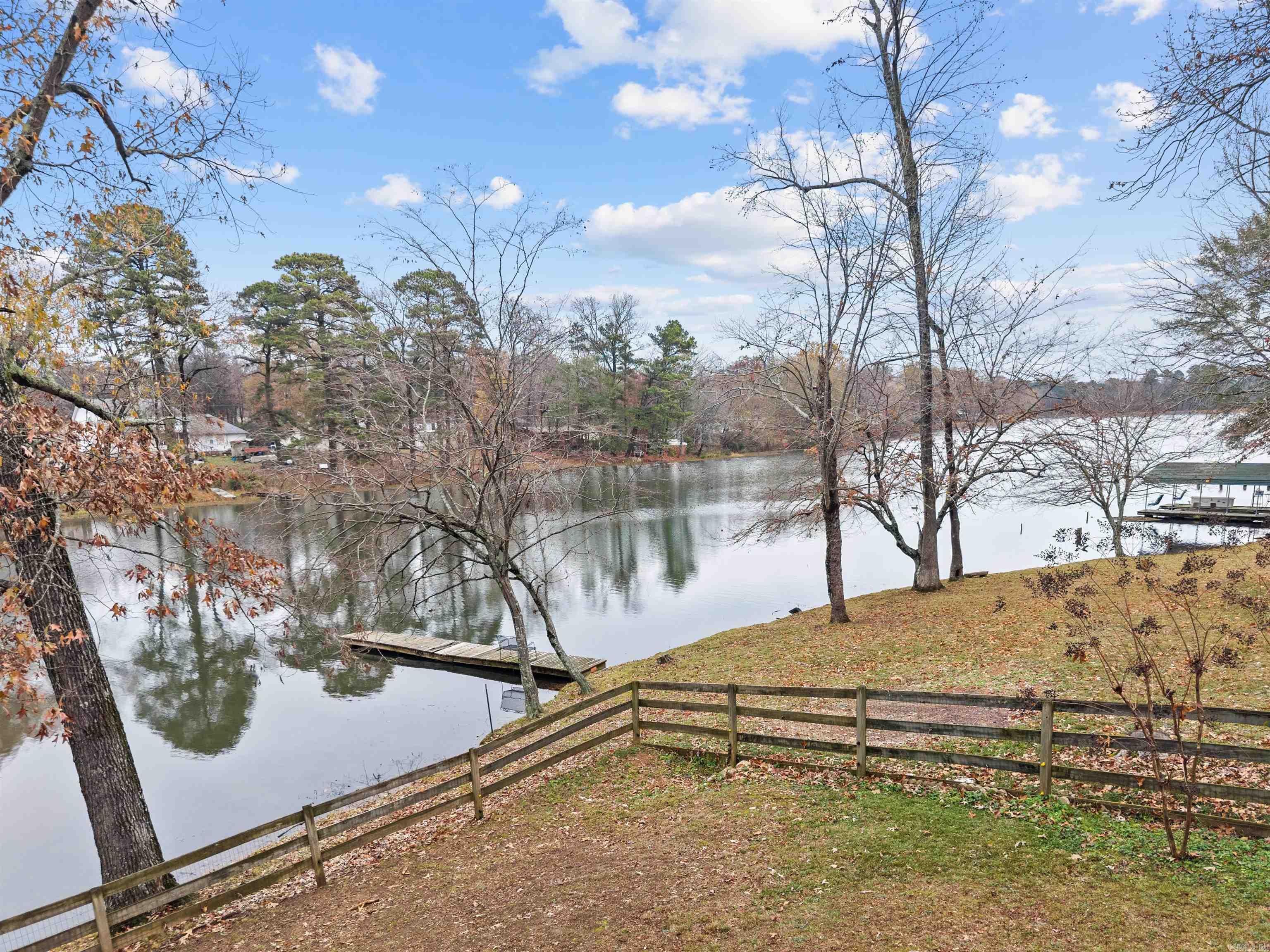 PEBBLE LAKE - Residential