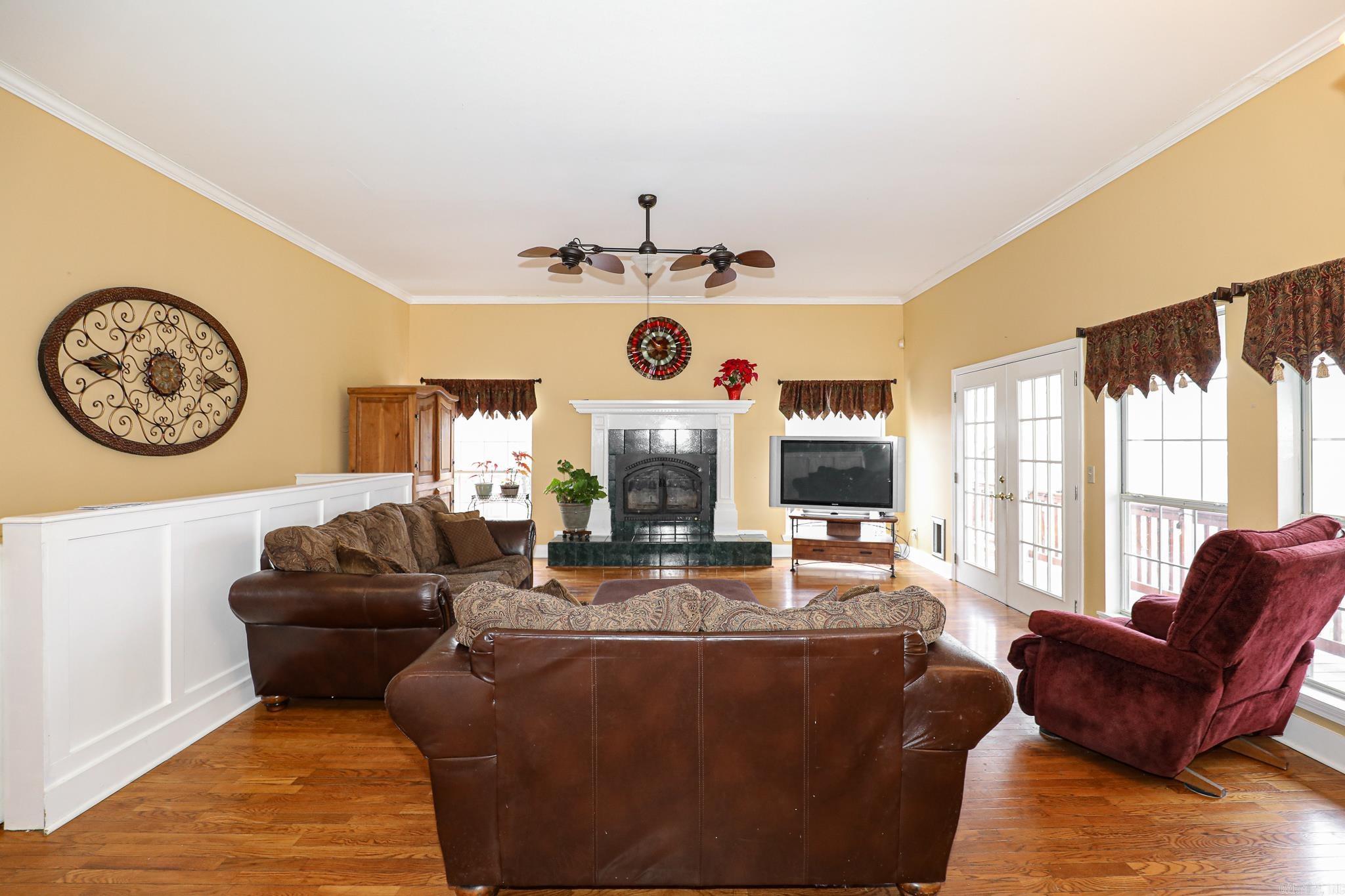 PEBBLE LAKE - Residential