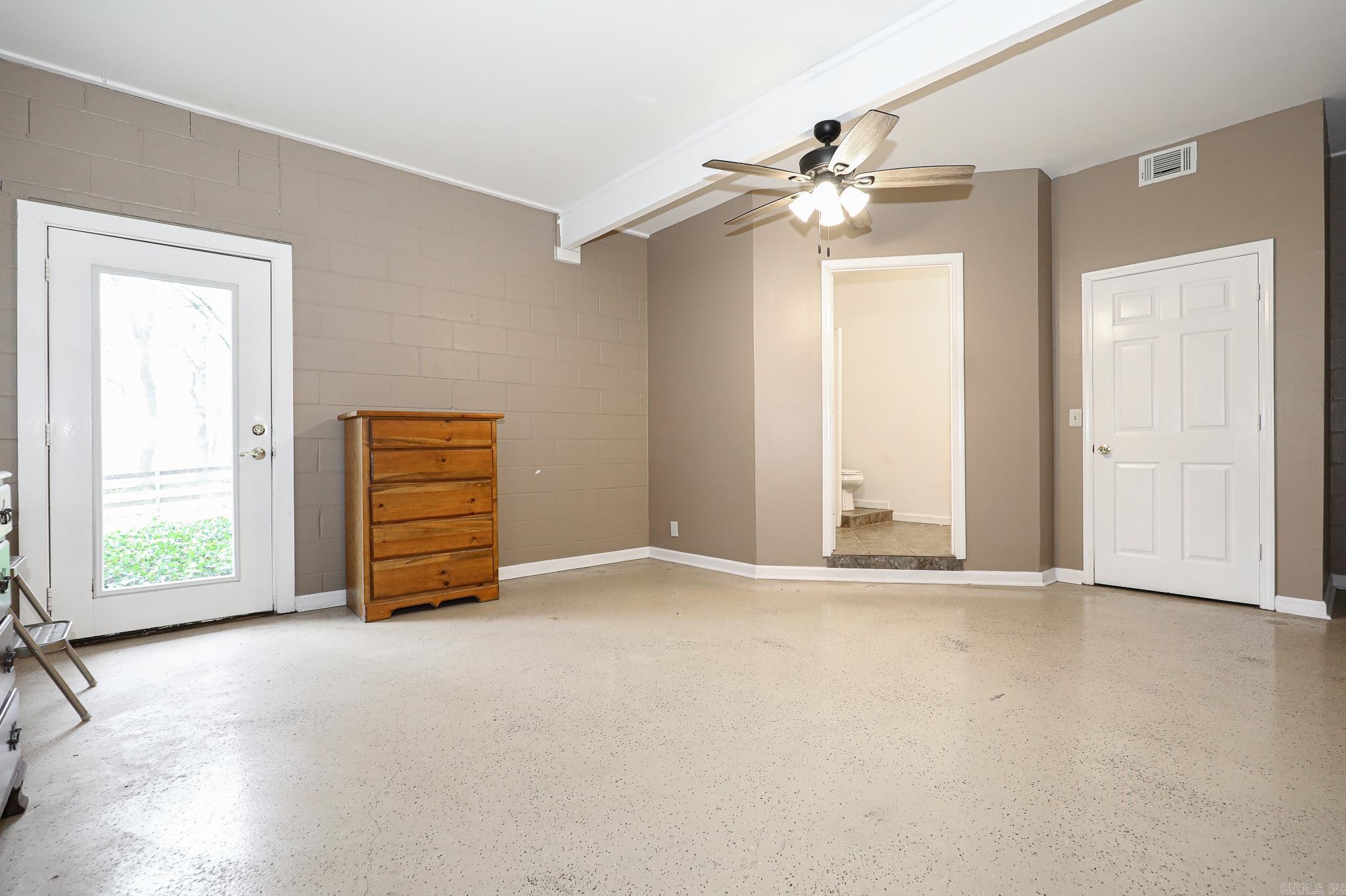 PEBBLE LAKE - Residential