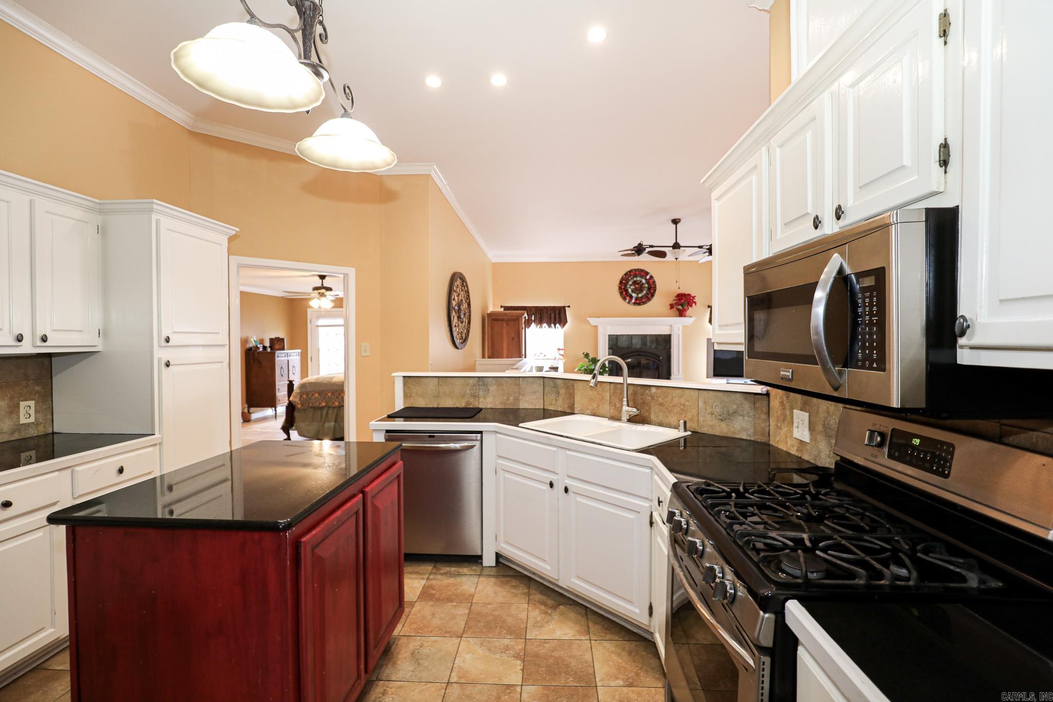 PEBBLE LAKE - Residential