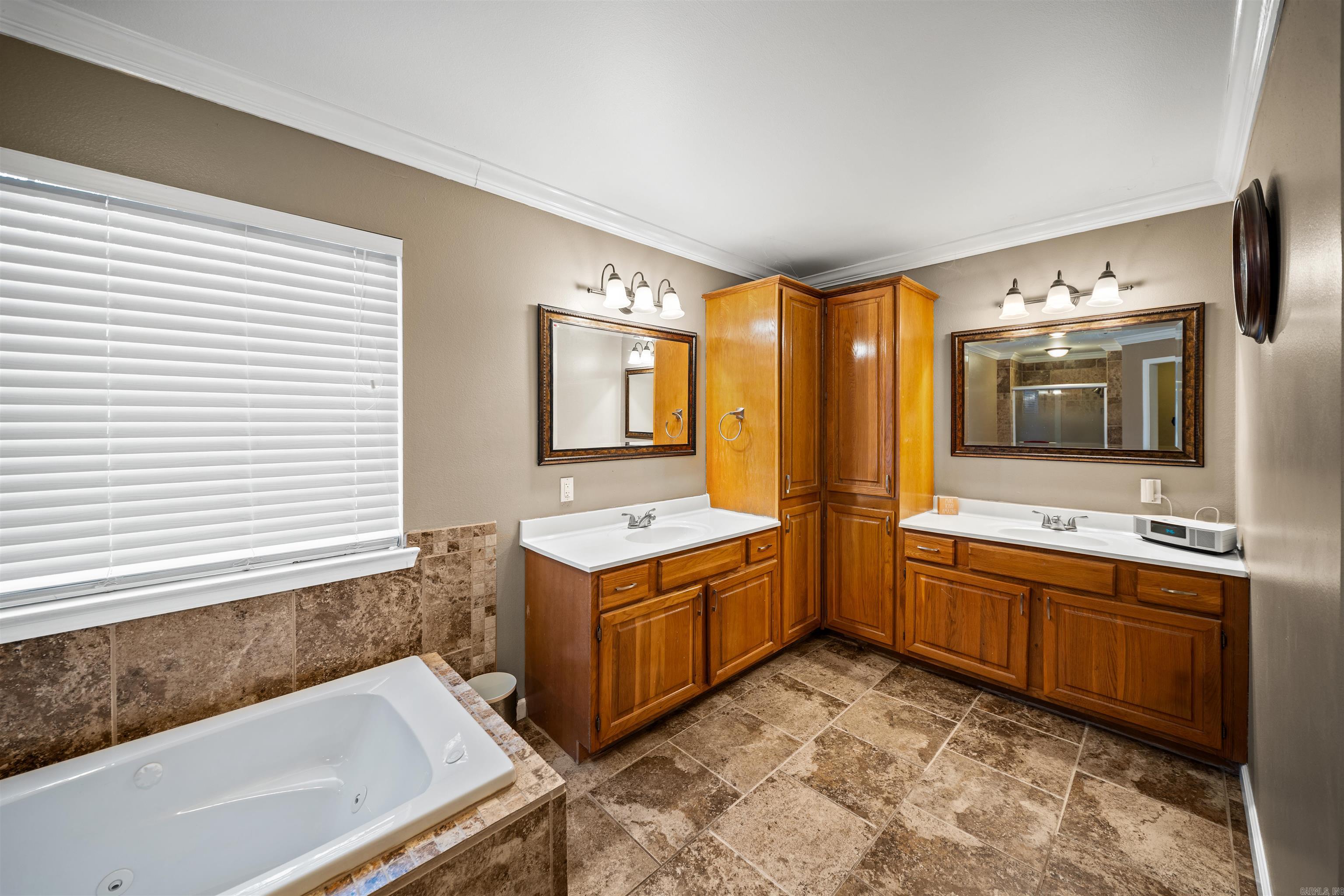 PEBBLE LAKE - Residential