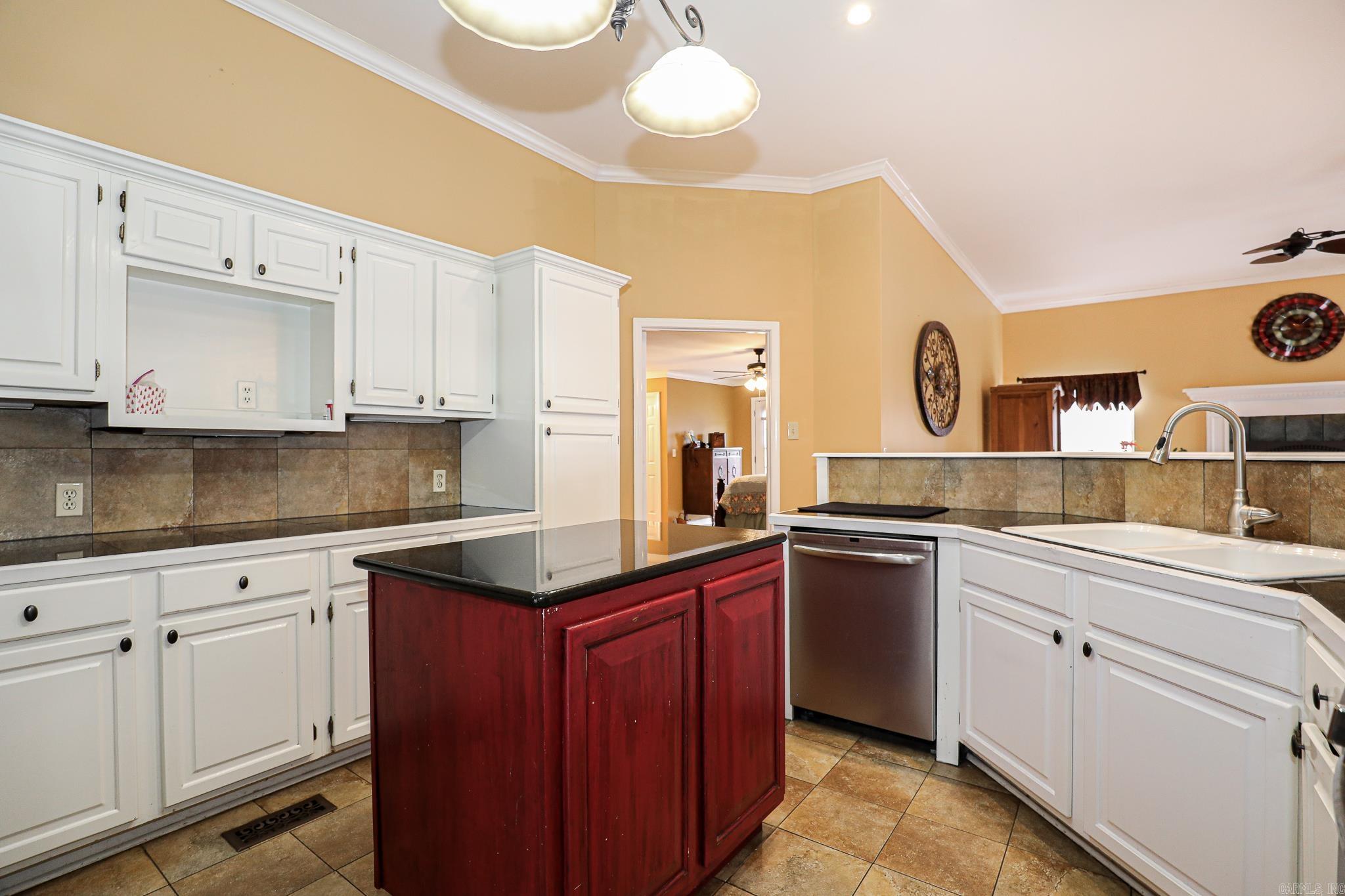 PEBBLE LAKE - Residential