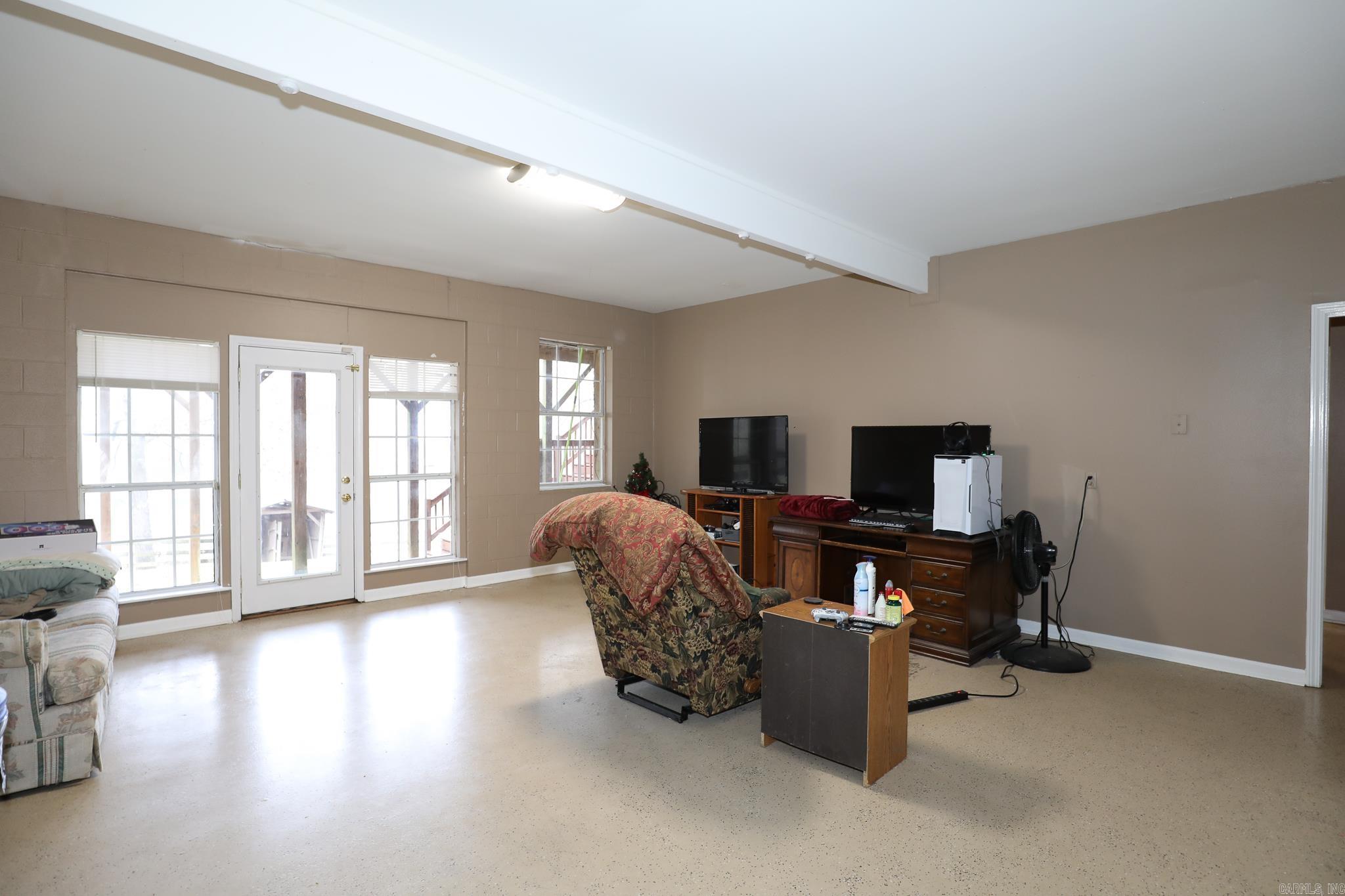 PEBBLE LAKE - Residential