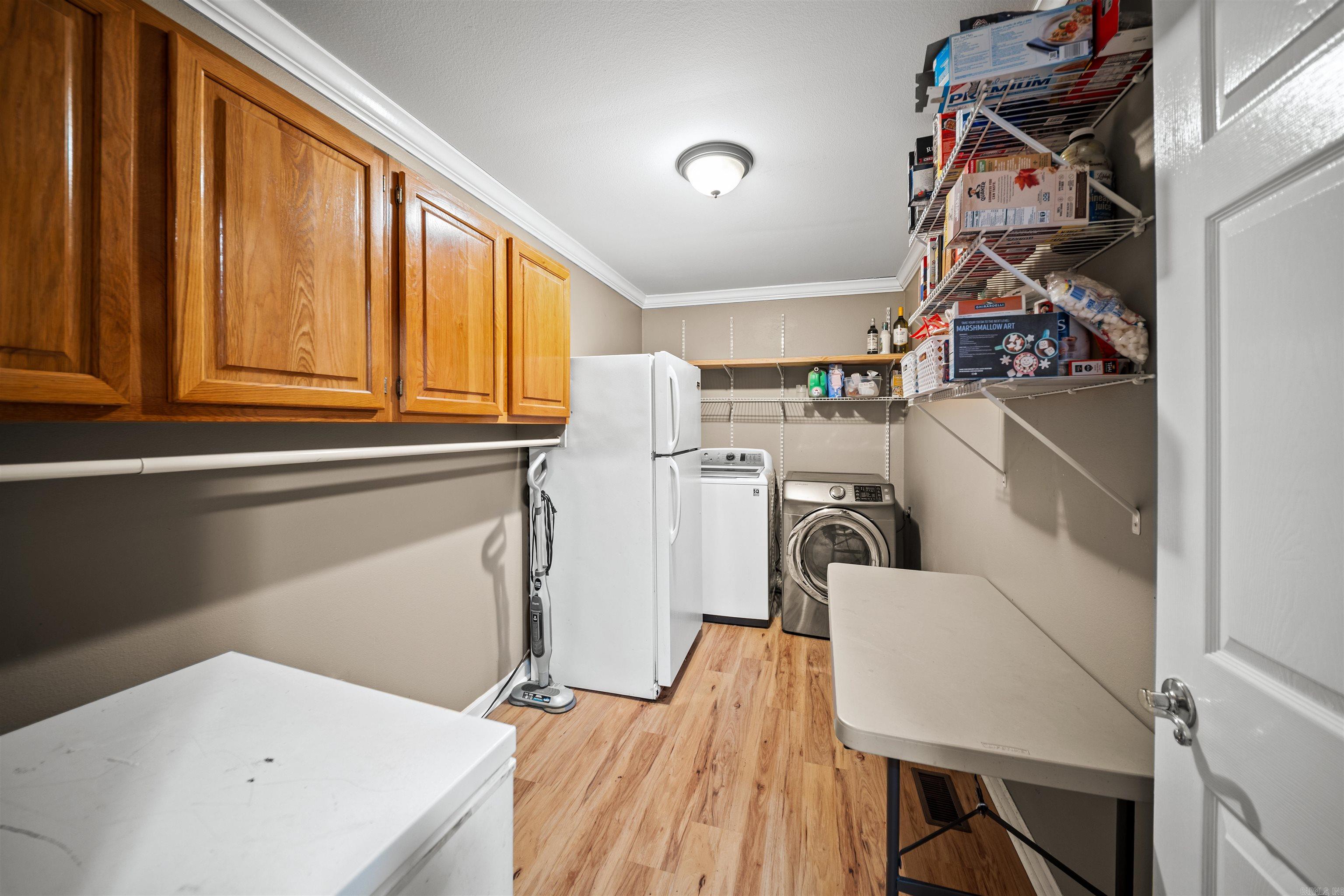 PEBBLE LAKE - Residential