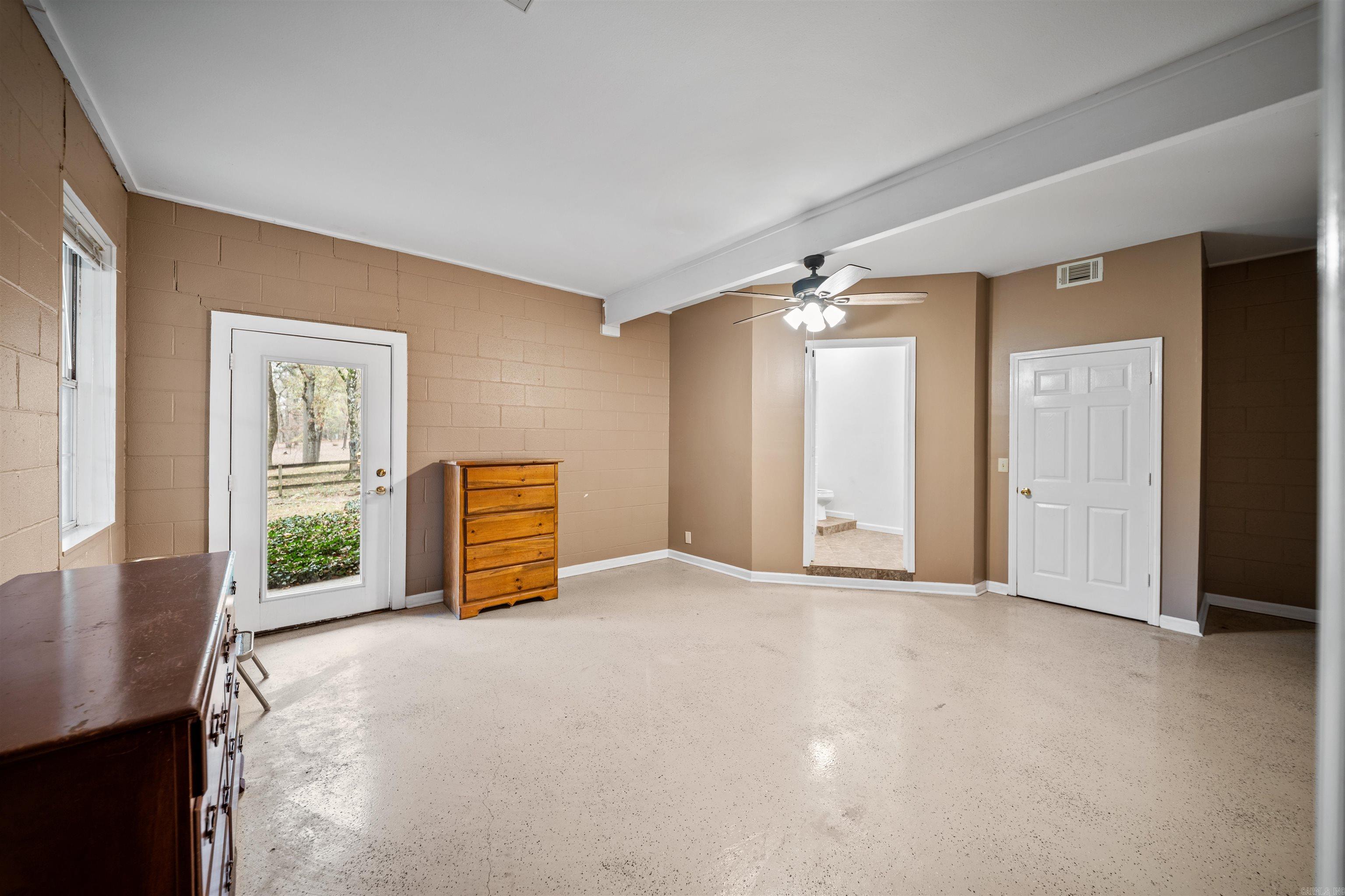 PEBBLE LAKE - Residential