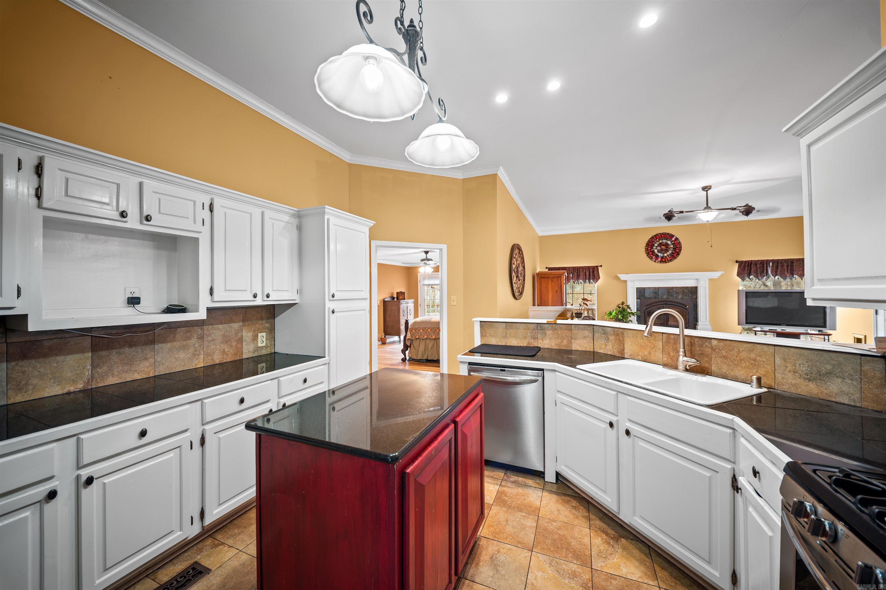 PEBBLE LAKE - Residential