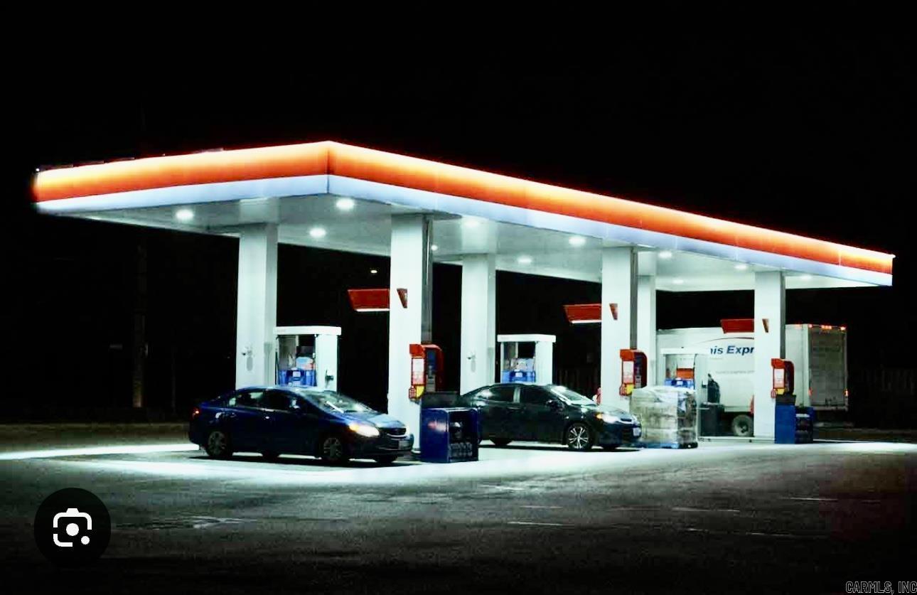 AMAZING OPPORTUNITY TO OWN (3) BUSINESSES IN ONE!! TOP PRODUCING CONVENIENCE STORE, CAR WASH-TOUCHLESS AND BAYS, AND (2) COMMERCIAL LEASES SITTING COMFORTABLY ON 3.2 ACRES OF PRIME COMMERCIAL LAND IN BENTONVILLE AR!!! AND TO ADD TO THAT, 33,000 VPD!!! CONVENIENCE STORE SOON TO BE BRANDED VALERO WITH EXCELLENT FUEL AGREEMENT IN PLACE!!! VAST ARRAY OF FOOD SERVICE AND WELL STOCKED INVENTORY!! AS YOU CAN SEE, SURROUNDED BY A SEA OF ROOTOPS AND MAJOR THOROUGHFARES!!! OVER 8,000 SQ FT HEATED AND COOLED. CALL TODAY FOR MORE INFORMATION!!