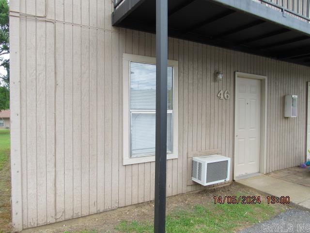 1 bedroom 1 bath bottom level unit, newer vinyl & carpet throughout, newer stove, large bedroom, recently painted interior, window unit that is both heat & cool, coin operated laundry facility on site. No Pets.***PLEASE NOTE WE DO NOT ADVERTISE ON CRAIGSLIST OR FACEBOOK. ANY LISTING OF OURS SEEN IS A SCAM!!!***