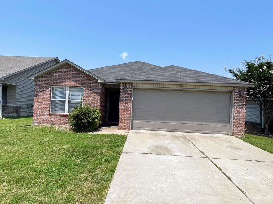 Nestled in the desirable Chapel Creek subdivision, this 1,176 sq ft split-level home offers a comfortable layout with 3 bedrooms and 2 full bathrooms. The practical design includes a private primary ensuite including a walk-in closet The kitchen features modern appliances and ample cabinet space. Other highlights include a separate laundry room and in proximity to amenities. Experience the charm of Chapel Creek living in this inviting home!