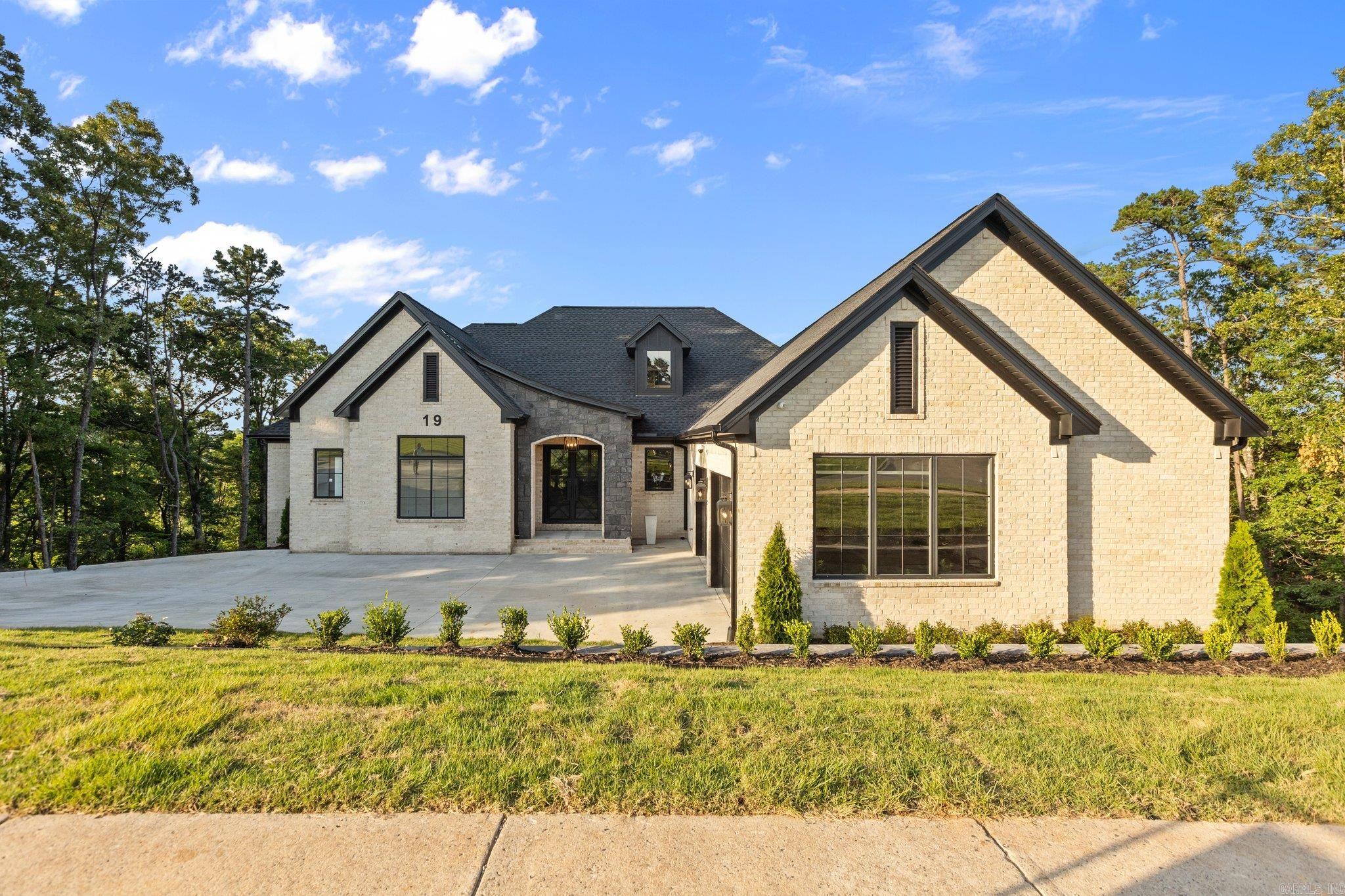 CHENAL VALLEY "ACCADIA COURT" - Residential