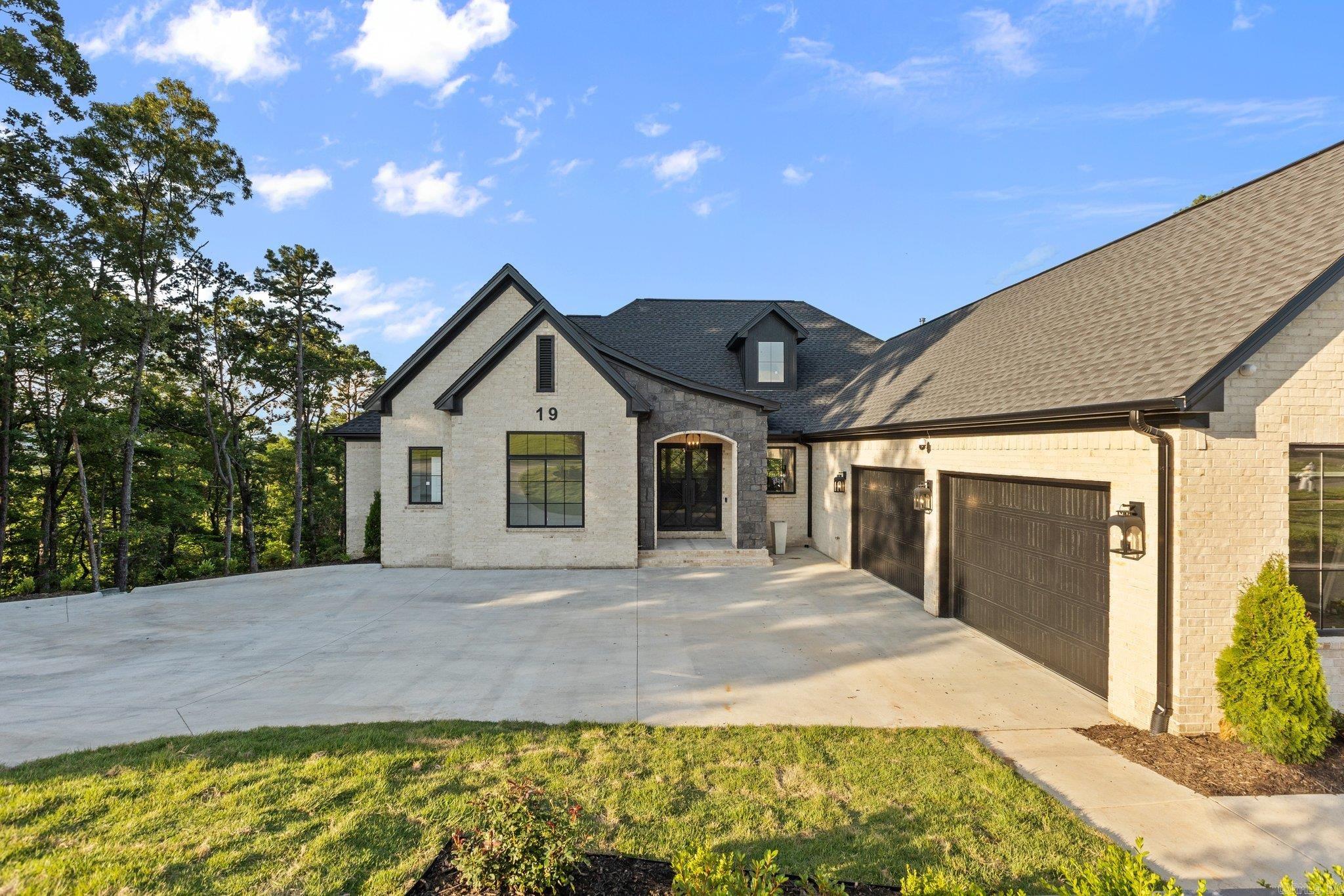 CHENAL VALLEY "ACCADIA COURT" - Residential