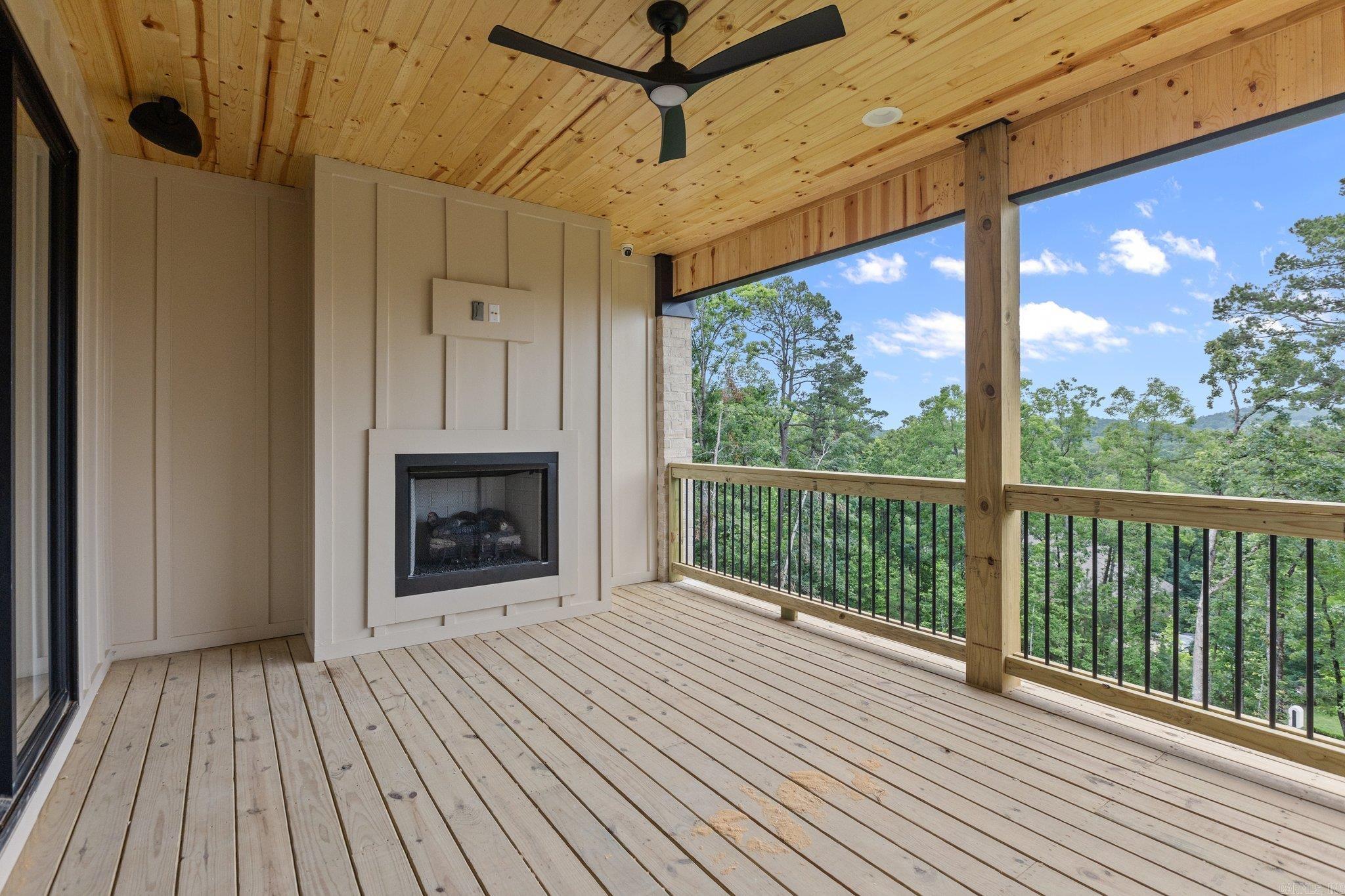 CHENAL VALLEY "ACCADIA COURT" - Residential