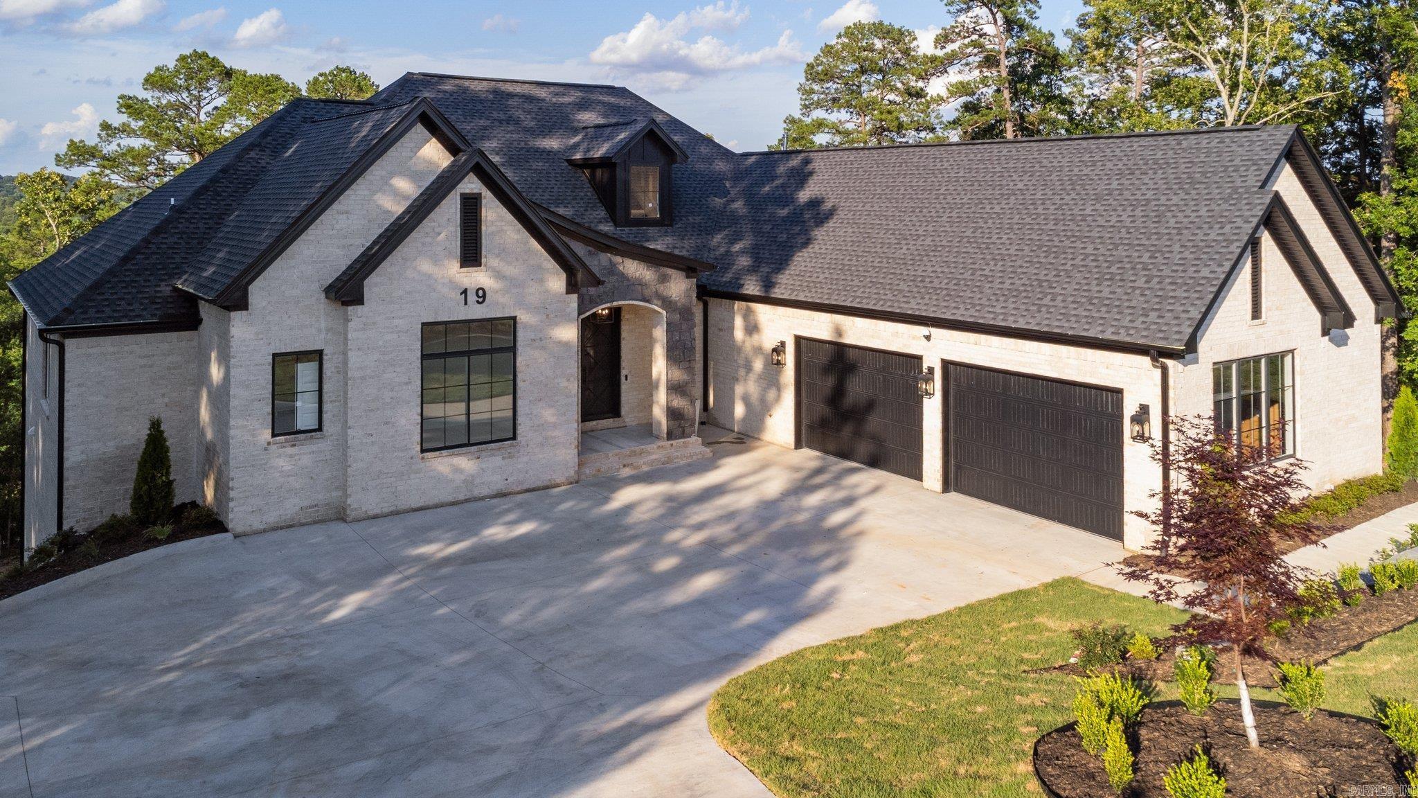 CHENAL VALLEY "ACCADIA COURT" - Residential