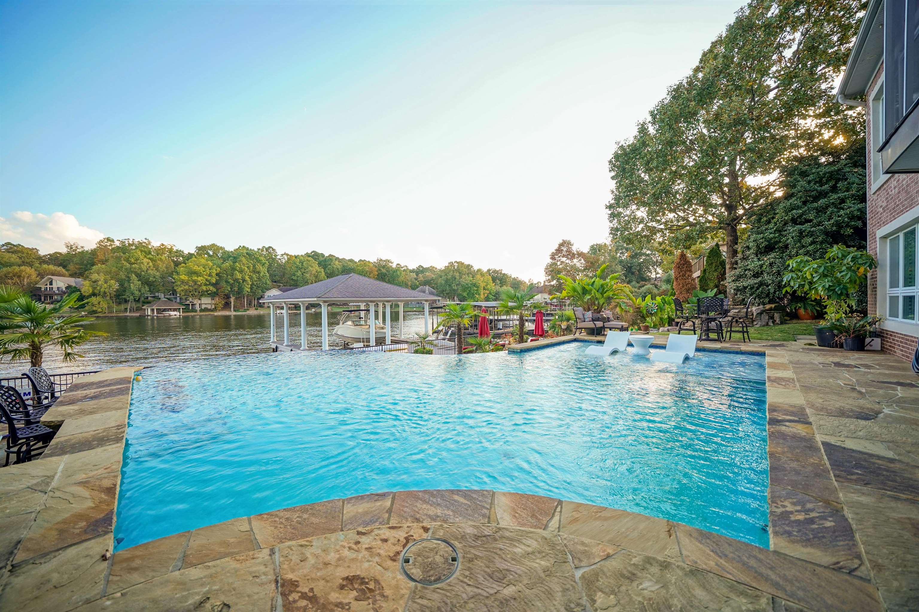DRIFTWOOD POINT - Residential
