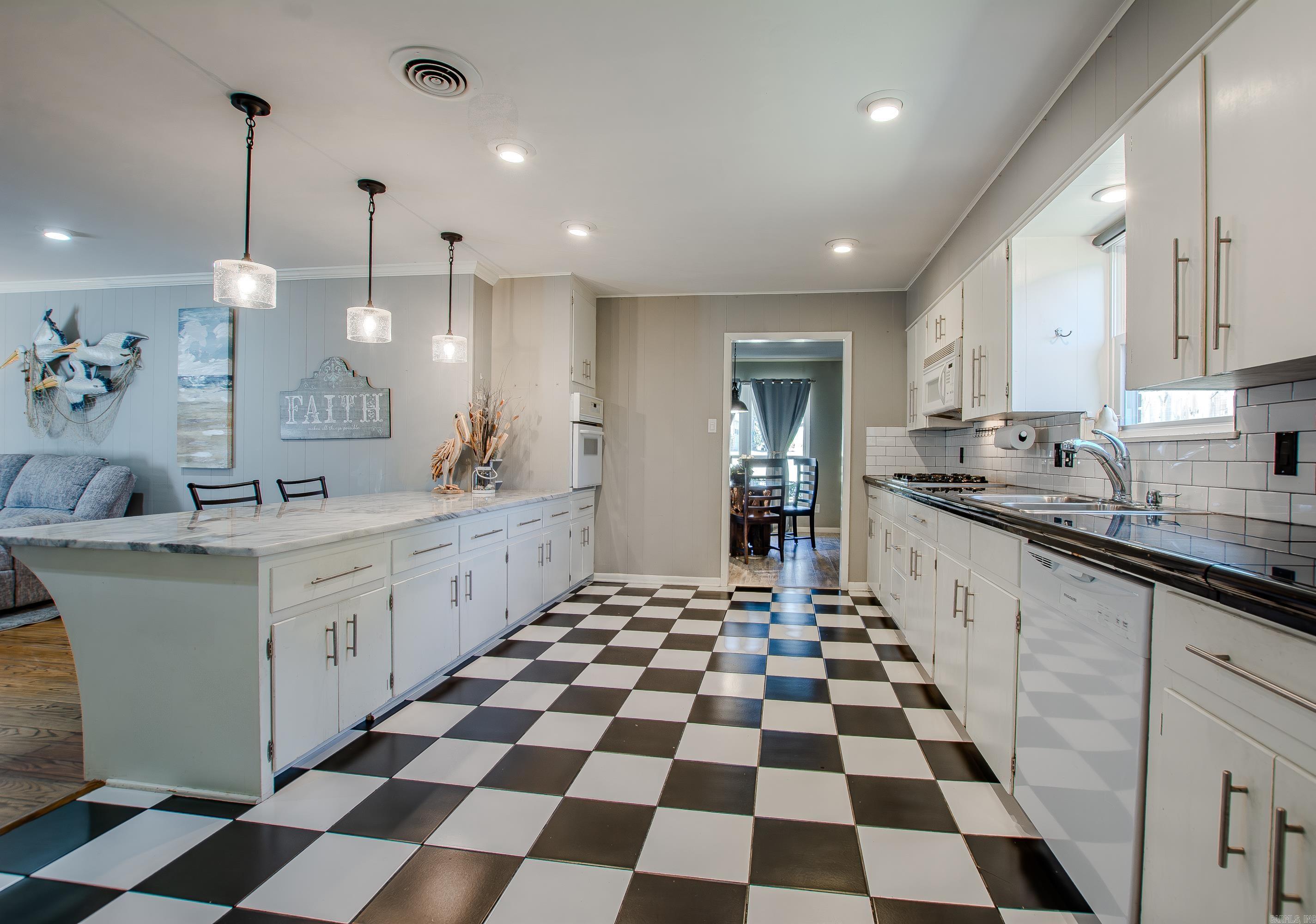 LEAWOOD HEIGHTS - Residential