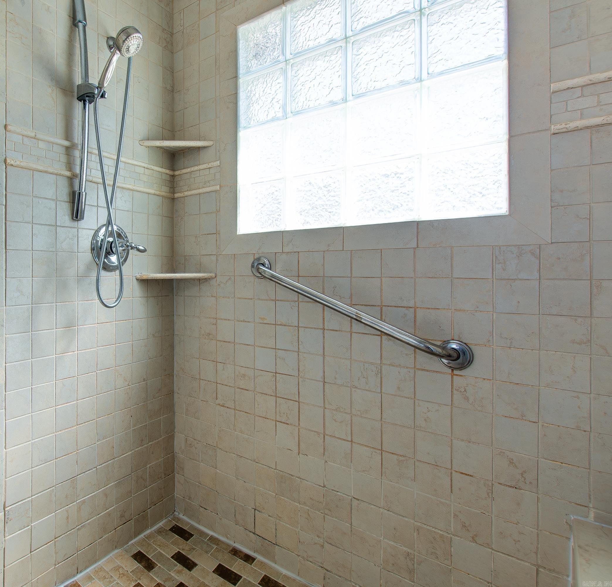 LEAWOOD HEIGHTS - Residential