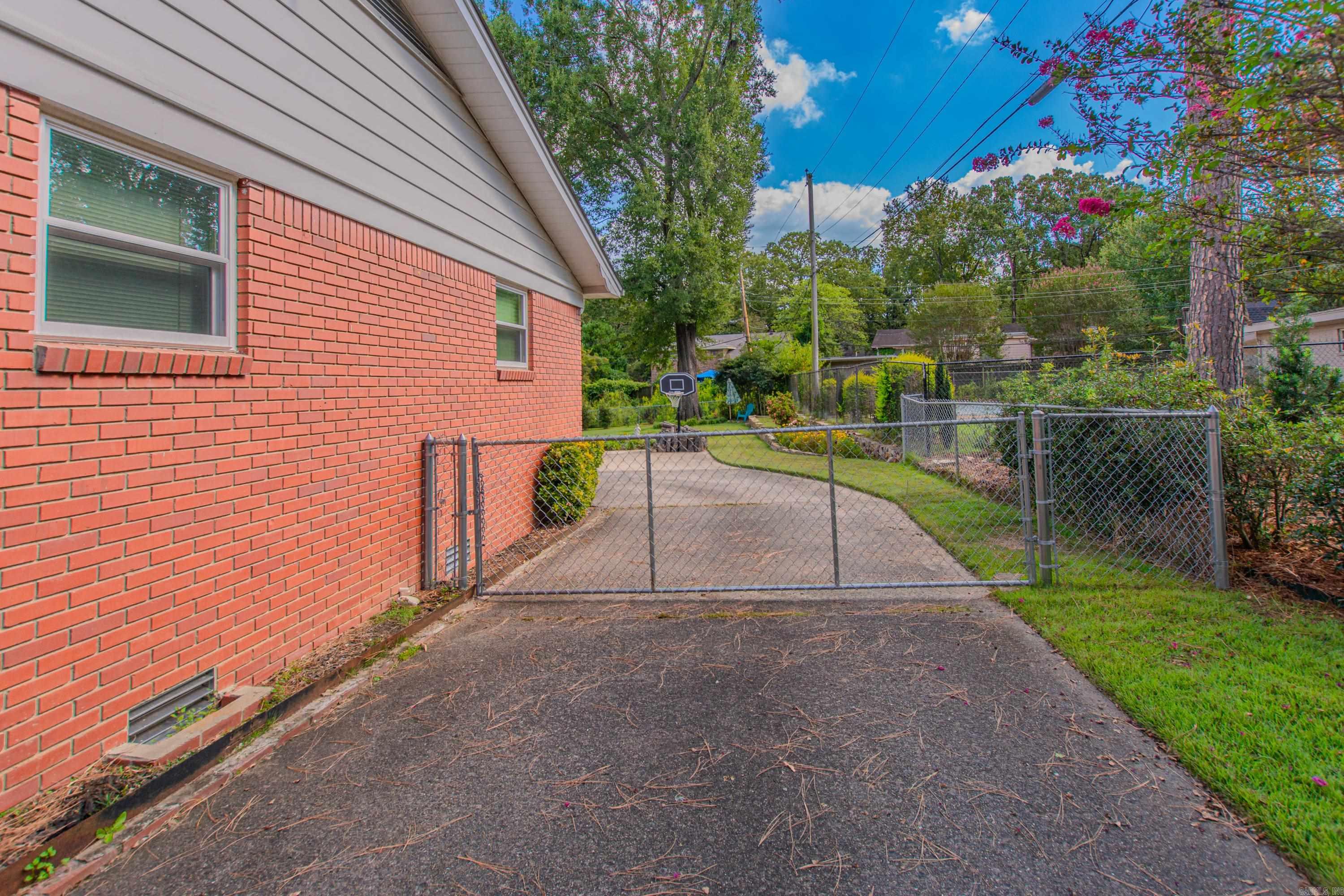 LEAWOOD HEIGHTS - Residential