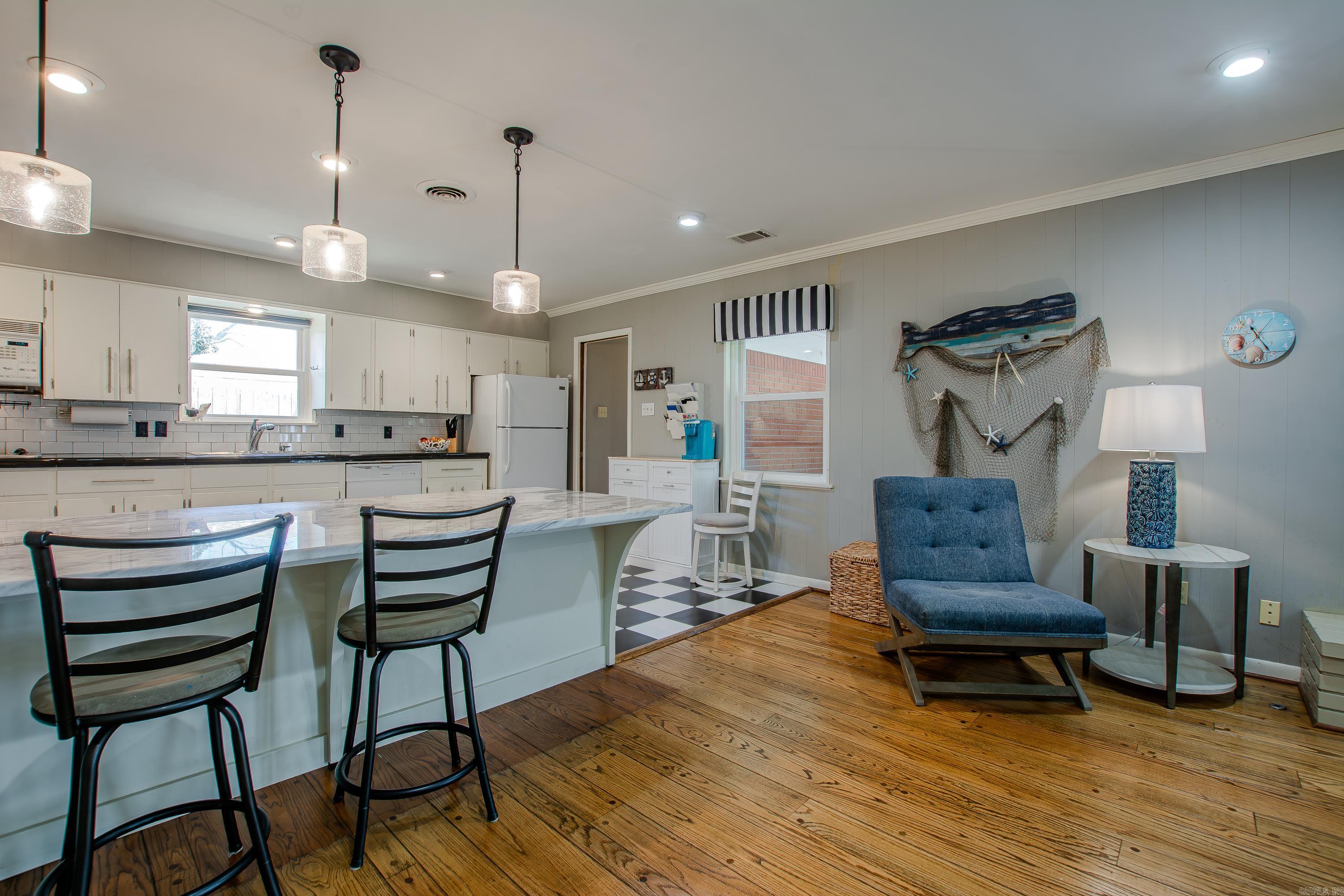 LEAWOOD HEIGHTS - Residential