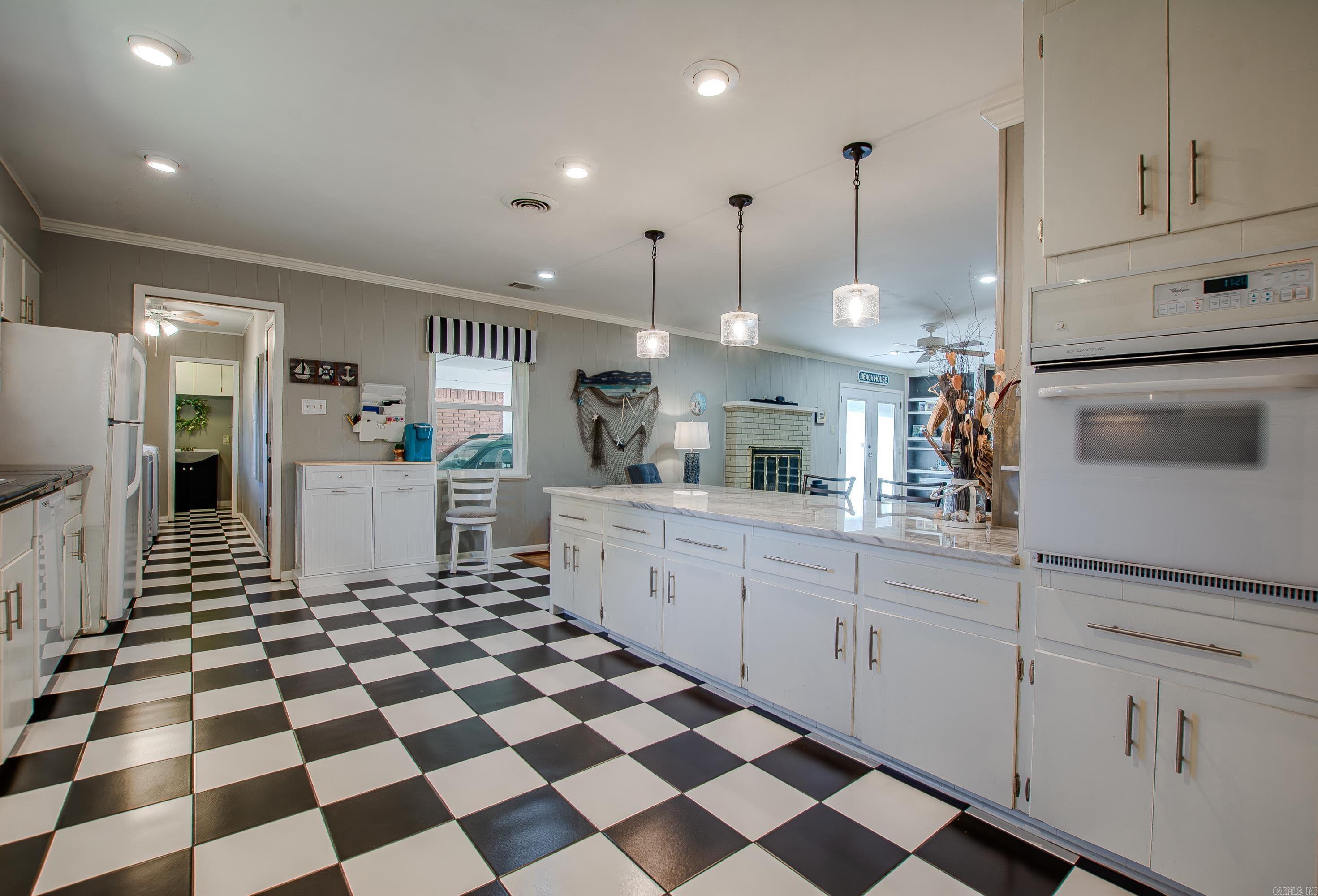 LEAWOOD HEIGHTS - Residential